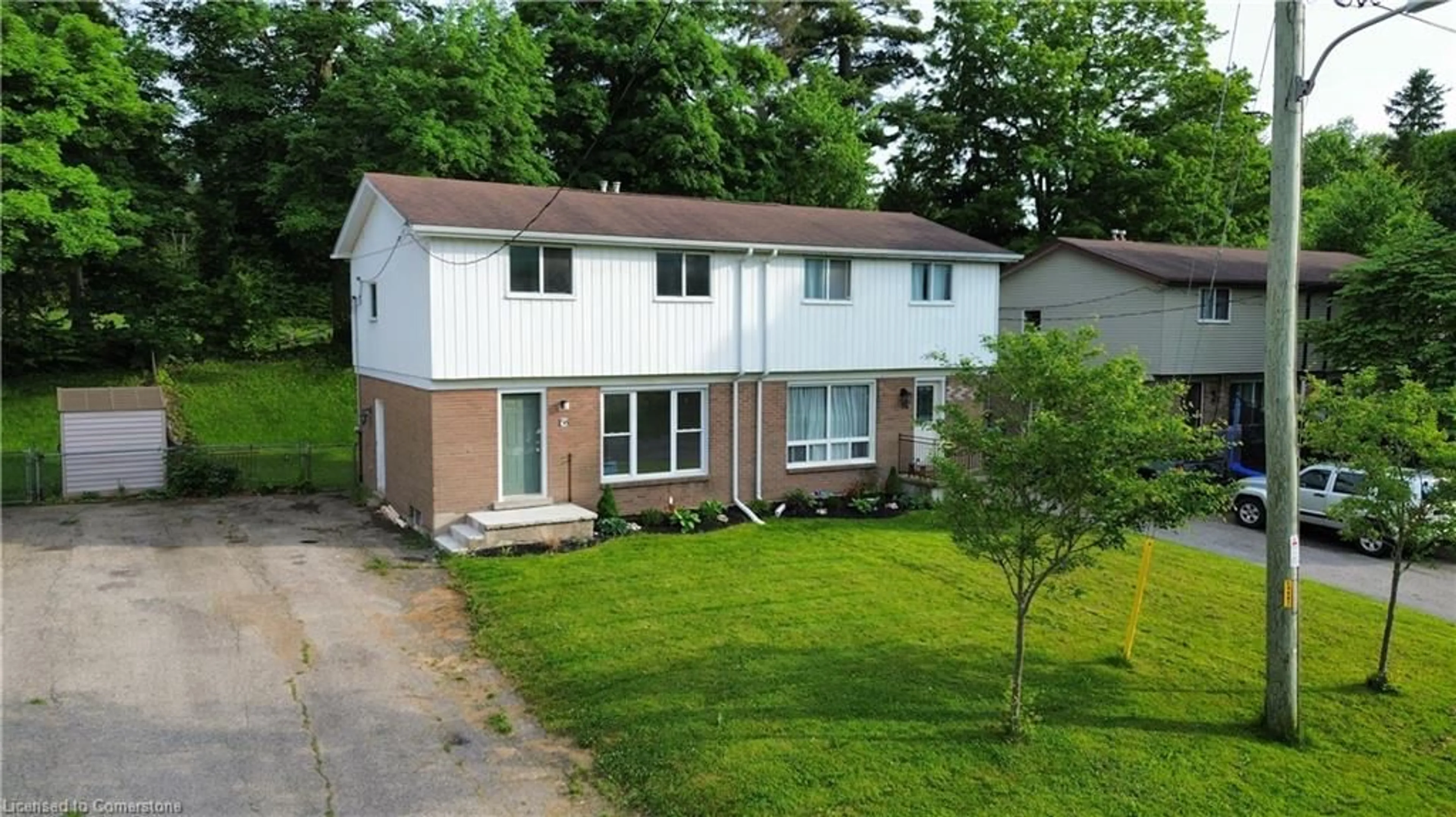A pic from outside/outdoor area/front of a property/back of a property/a pic from drone, street for 56-58 Oakwood Ave, Simcoe Ontario N3Y 1H6