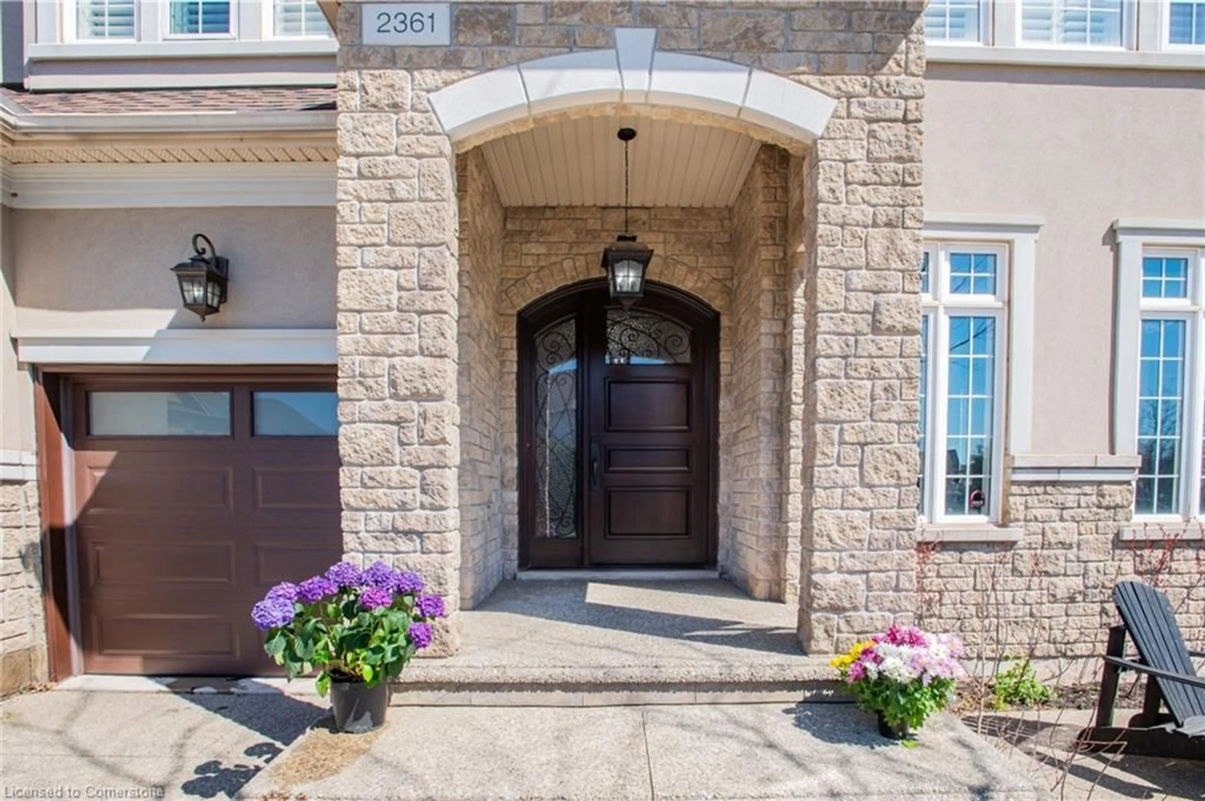 Indoor entryway for 2361 Delnice Dr, Oakville Ontario L6H 0A9