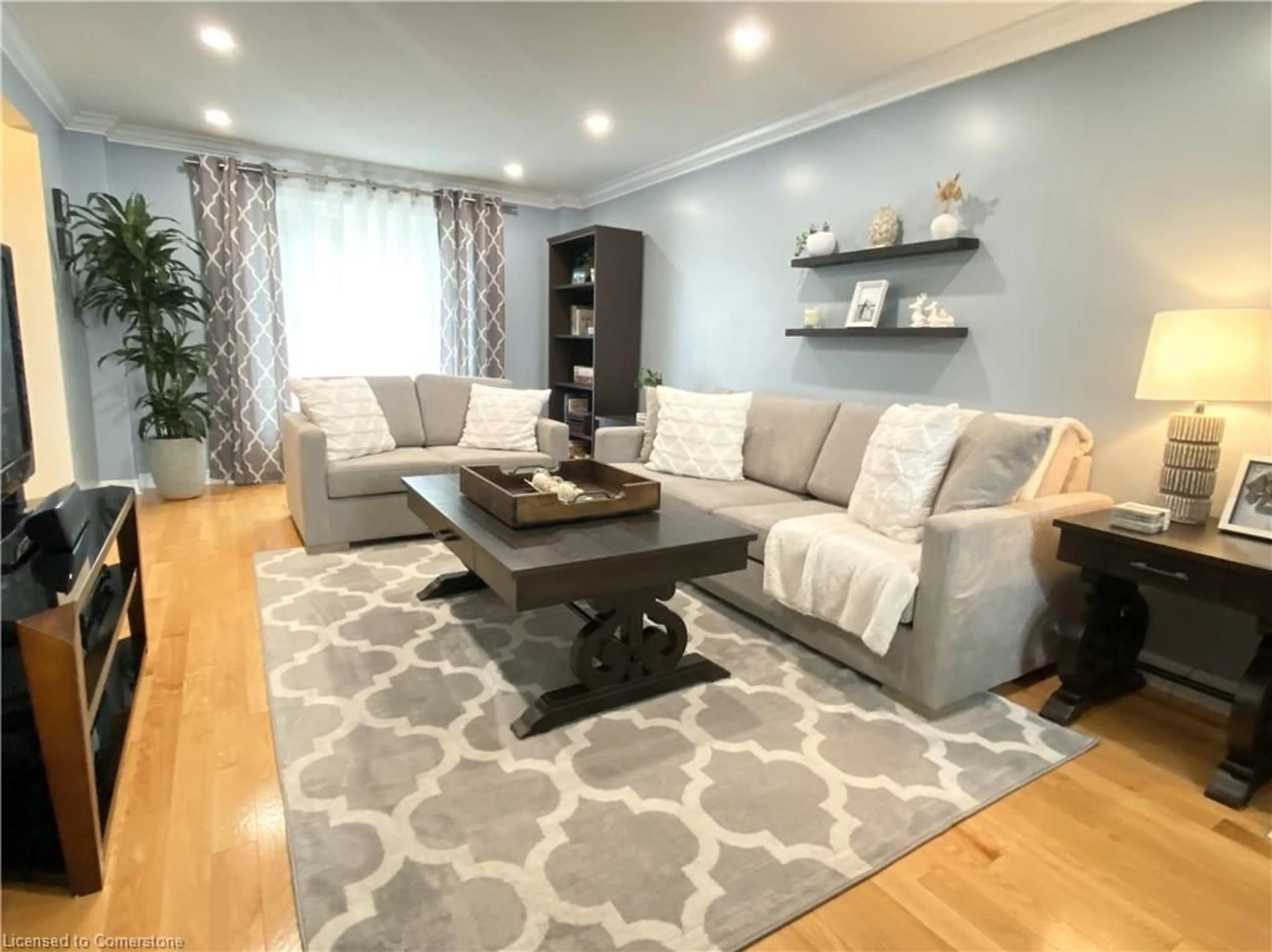 Living room with furniture, wood/laminate floor for 641 Fern Rd, Waterloo Ontario N2V 1G4