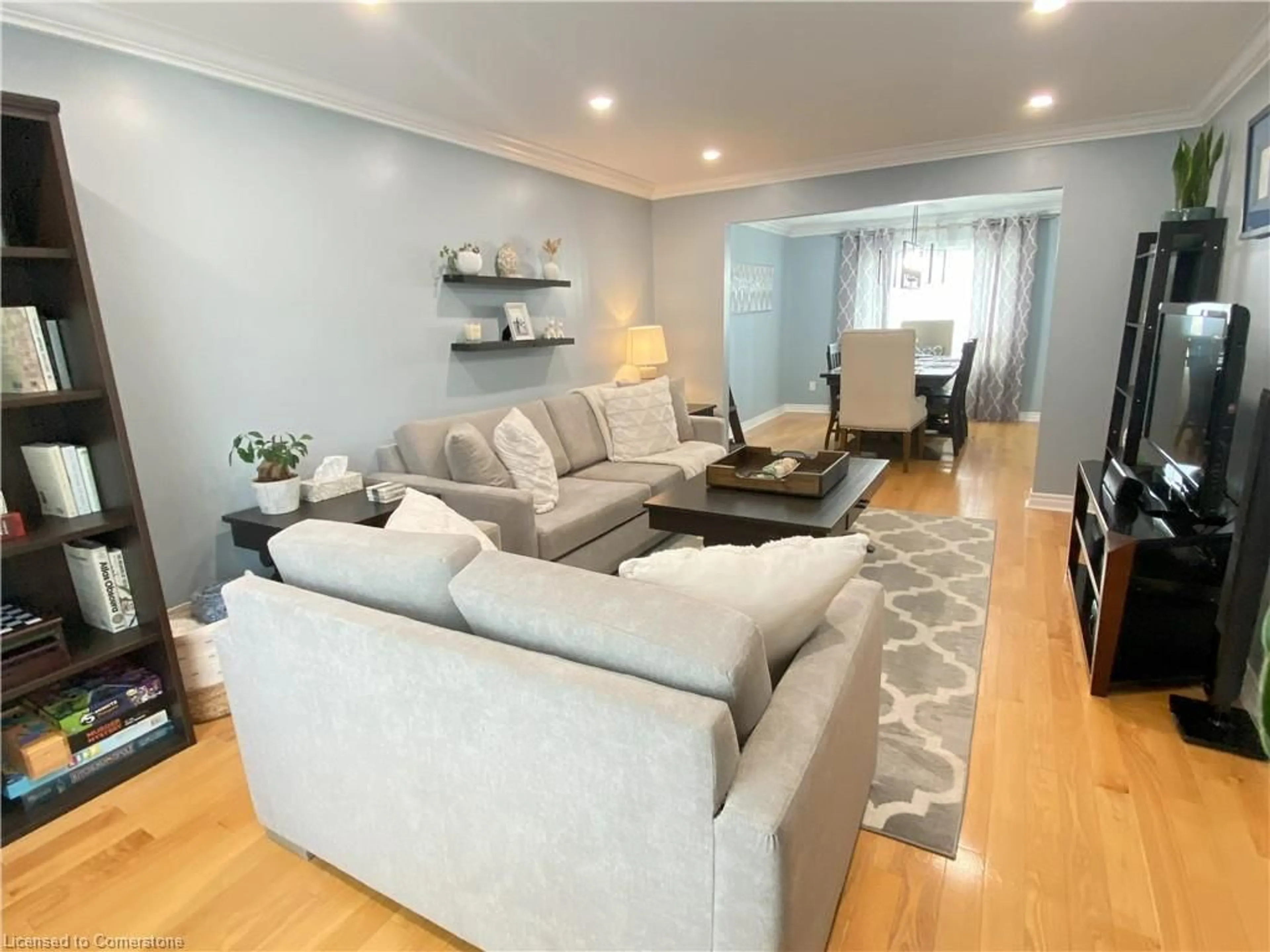 Living room with furniture, wood/laminate floor for 641 Fern Rd, Waterloo Ontario N2V 1G4