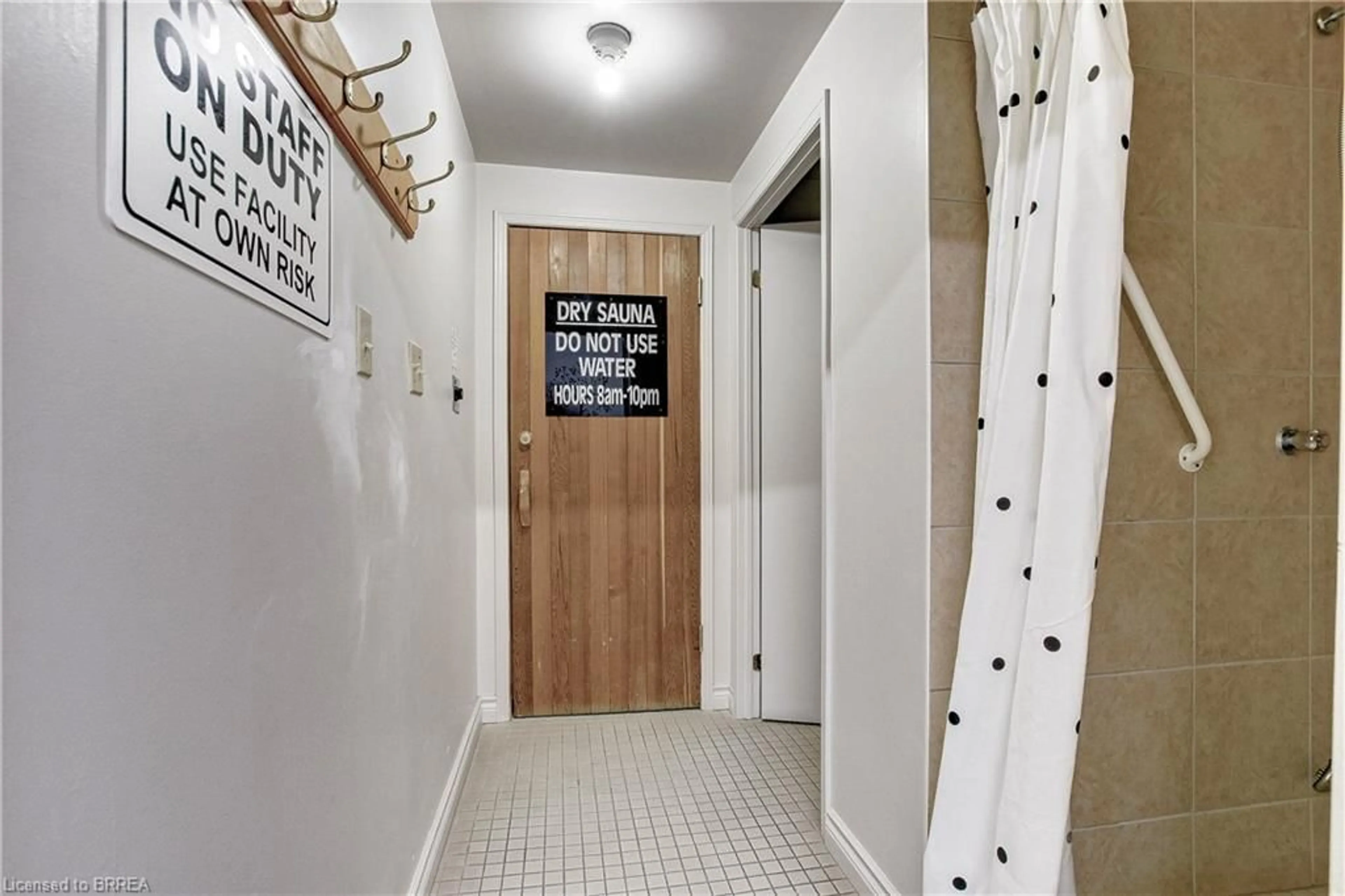 Indoor entryway for 88 Tollgate Rd #205, Brantford Ontario N3R 7R5