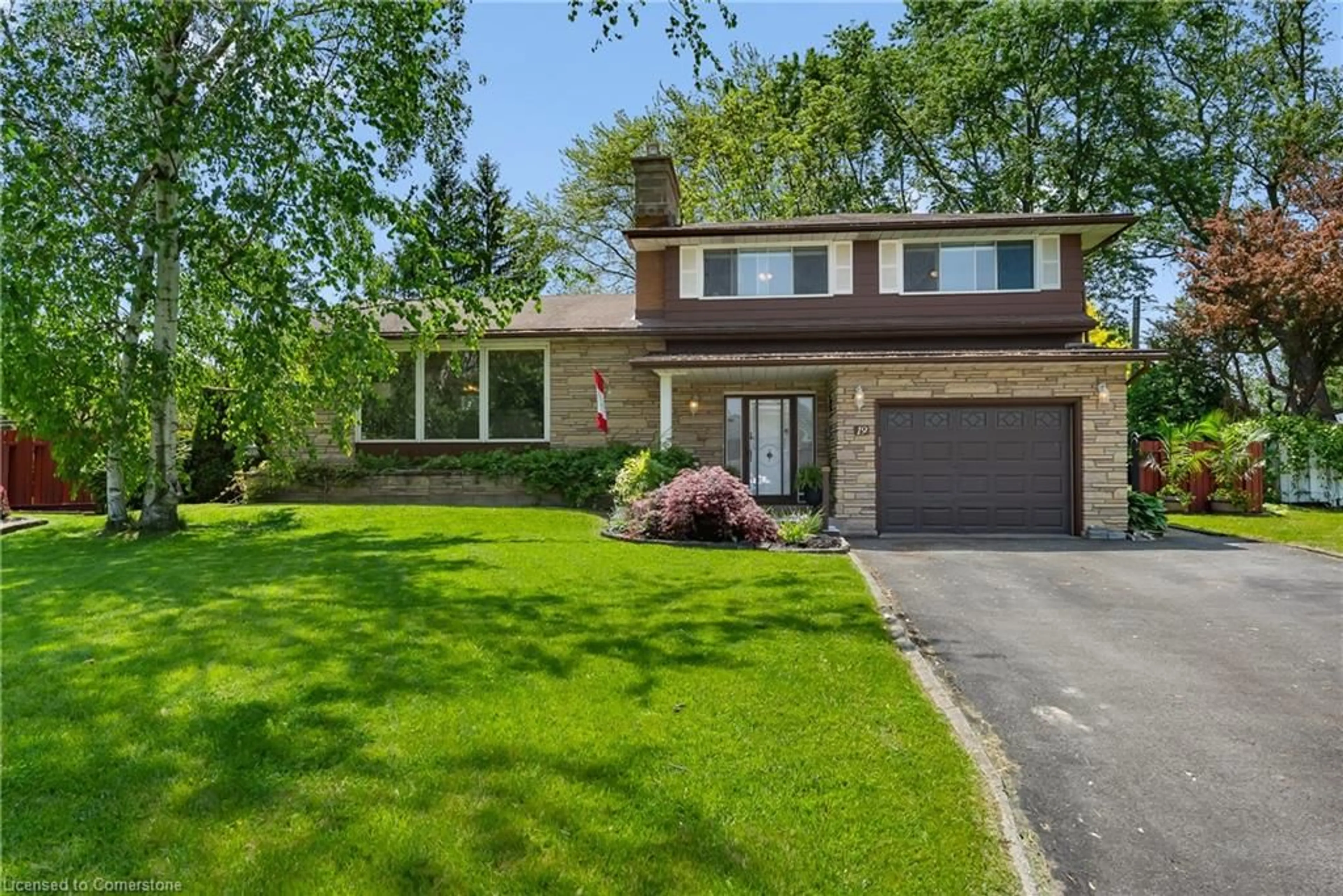 Home with brick exterior material, street for 19 Oak Crt, Welland Ontario L3C 4V1