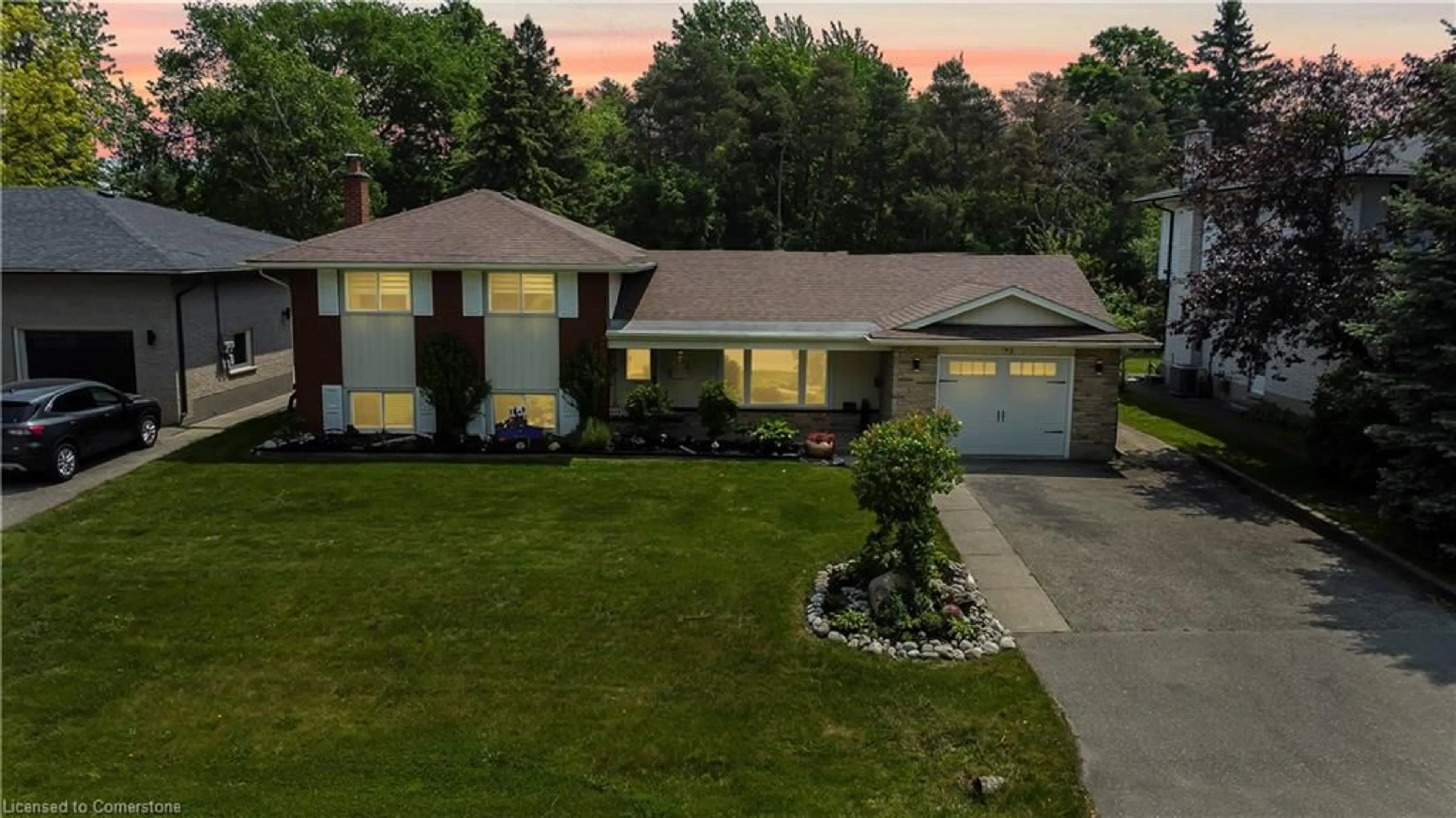 A pic from outside/outdoor area/front of a property/back of a property/a pic from drone, street for 193 Carson Dr, Kitchener Ontario N2B 2Z3