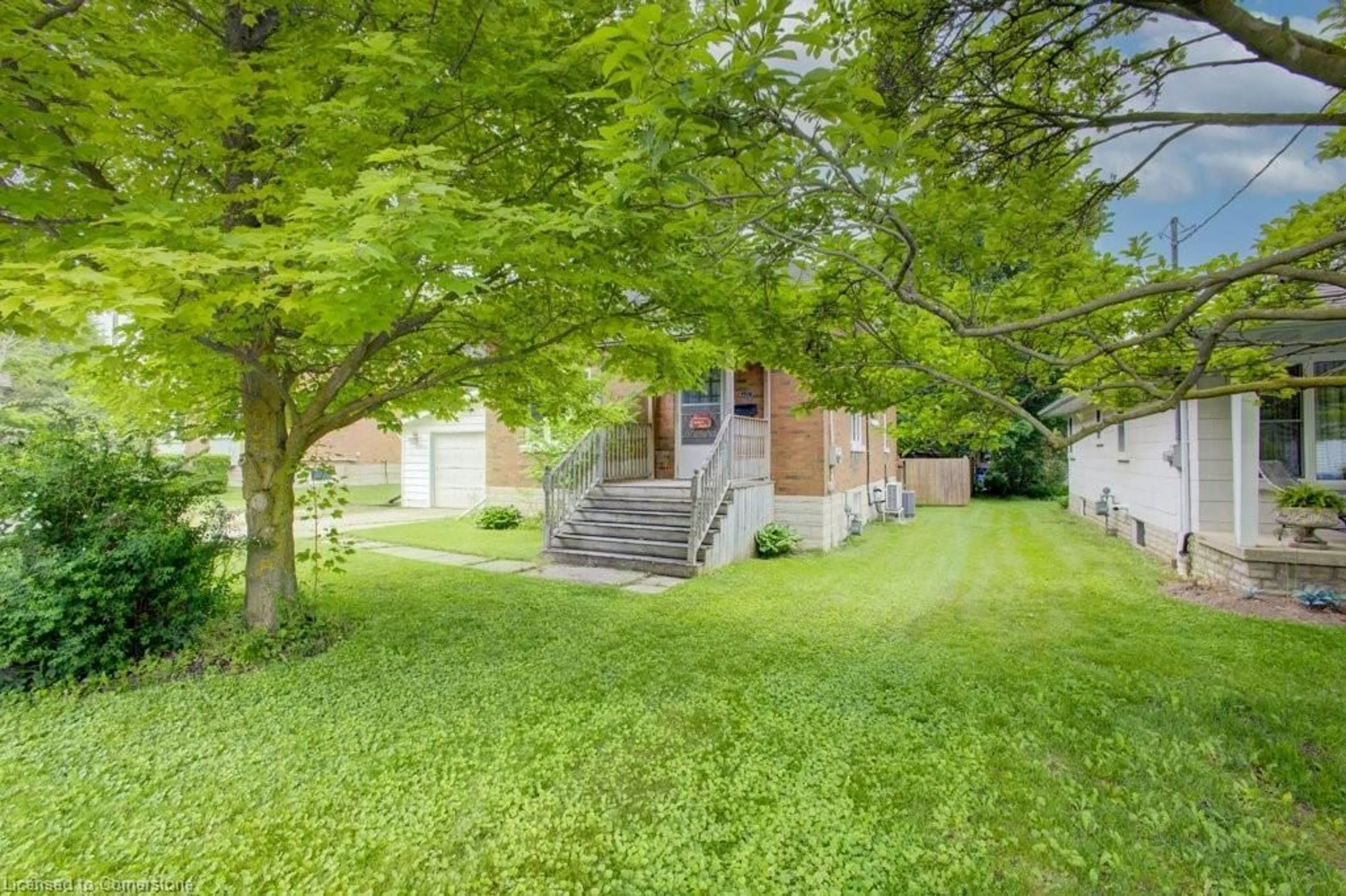 A pic from outside/outdoor area/front of a property/back of a property/a pic from drone, street for 480 Elma St, Listowel Ontario N4W 2E7