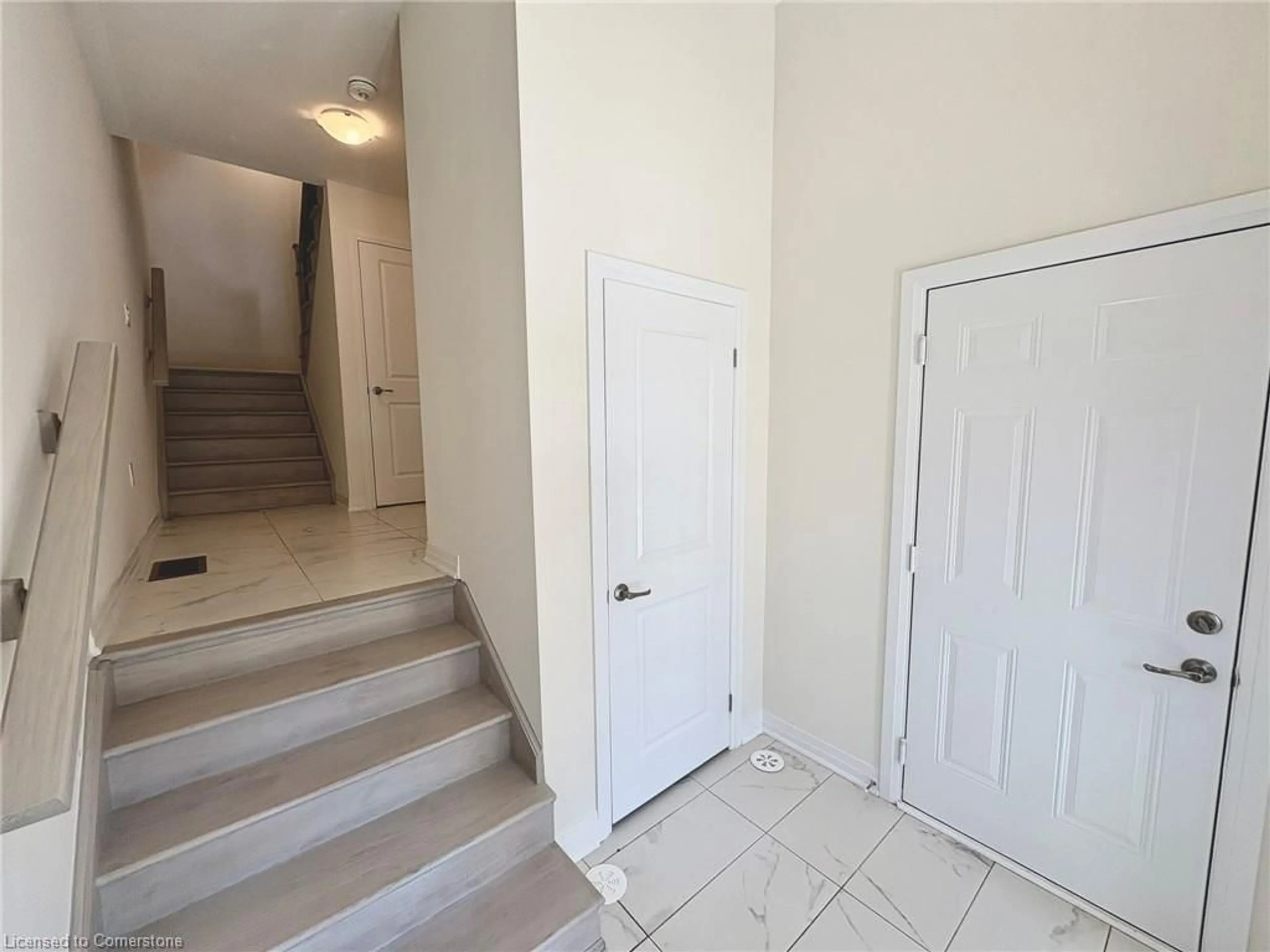 Indoor foyer for 305 Garner Rd #22, Ancaster Ontario L9G 3K9