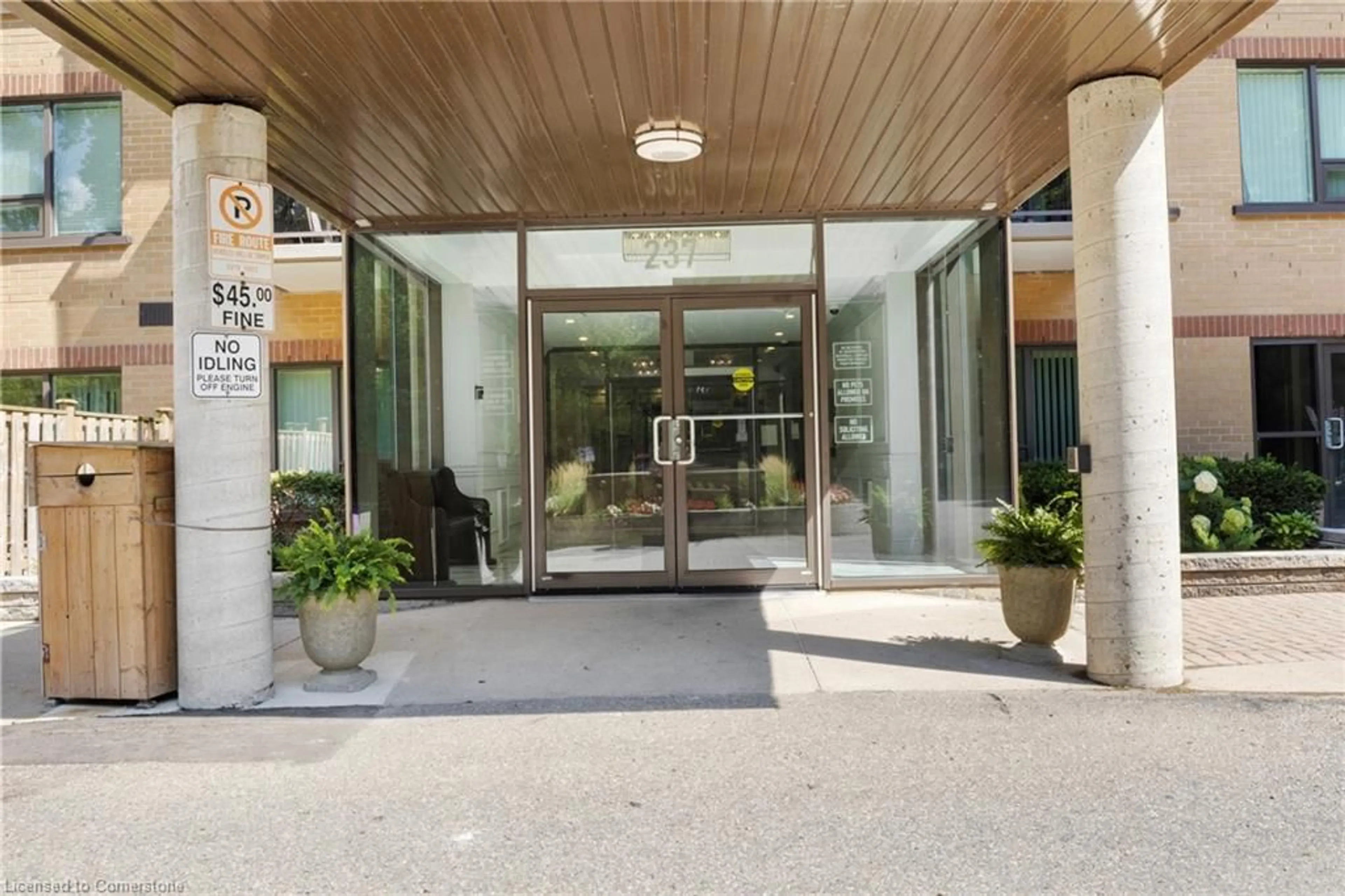 Lobby for 237 King St #907, Cambridge Ontario N3H 3M5