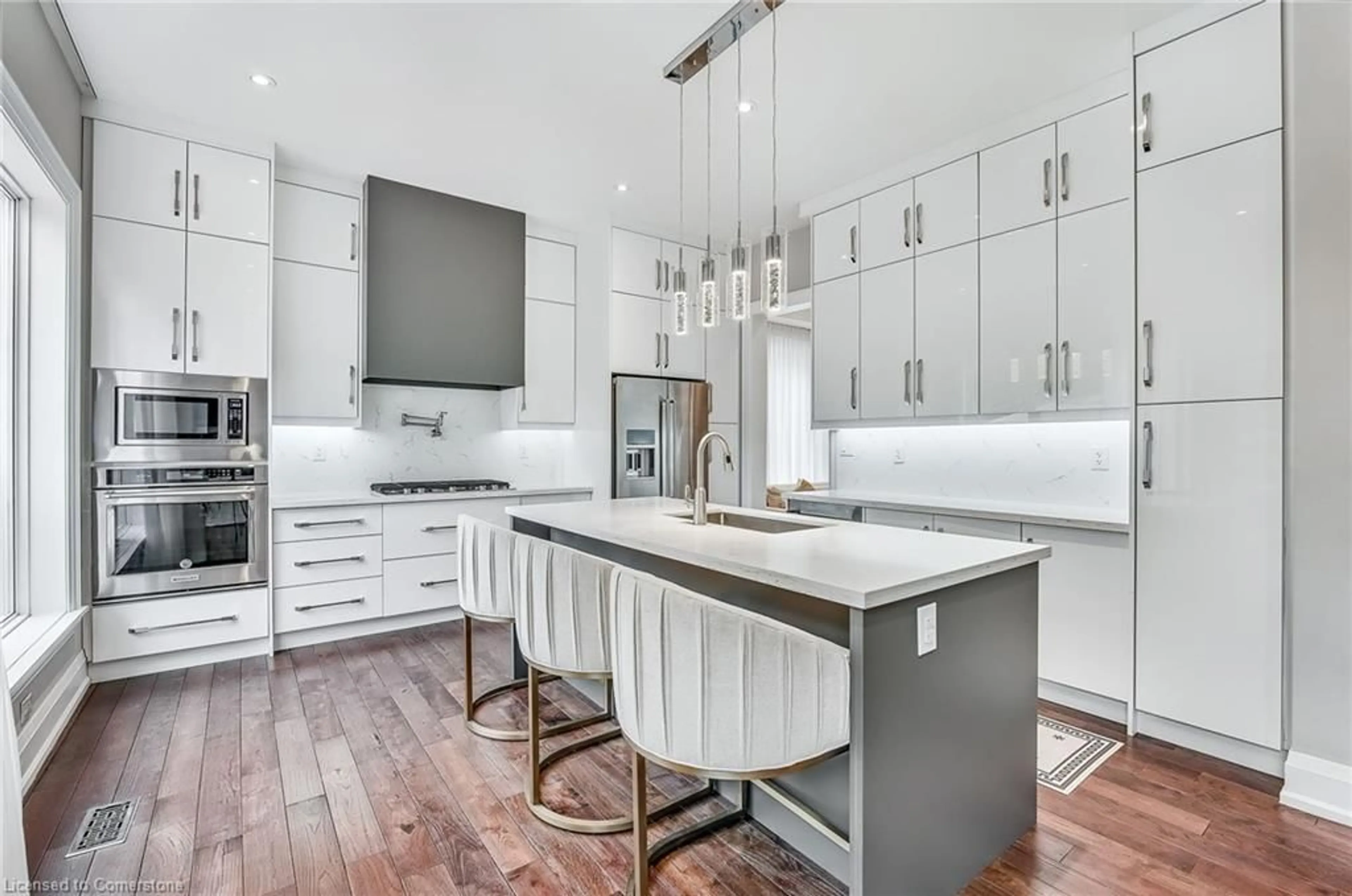 Contemporary kitchen, unknown for 510 Anthony Dr, Oakville Ontario L6J 2K5