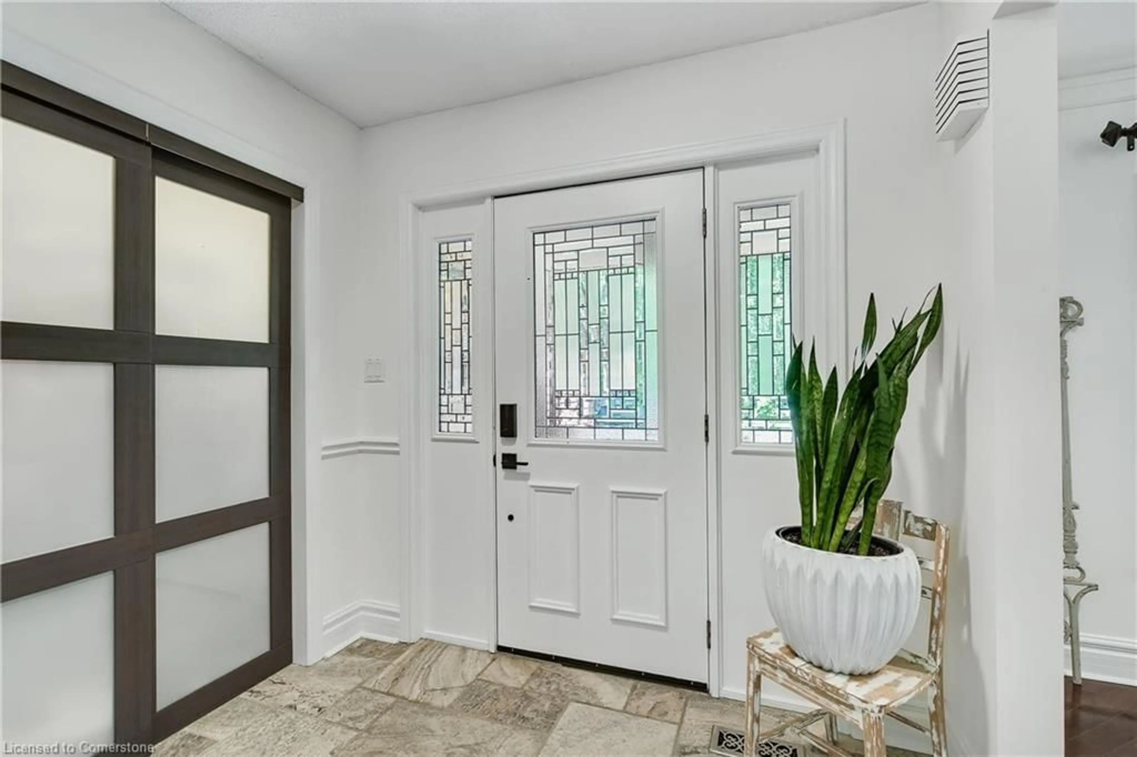 Indoor entryway for 268 Appleby Rd, Ancaster Ontario L9G 2V7
