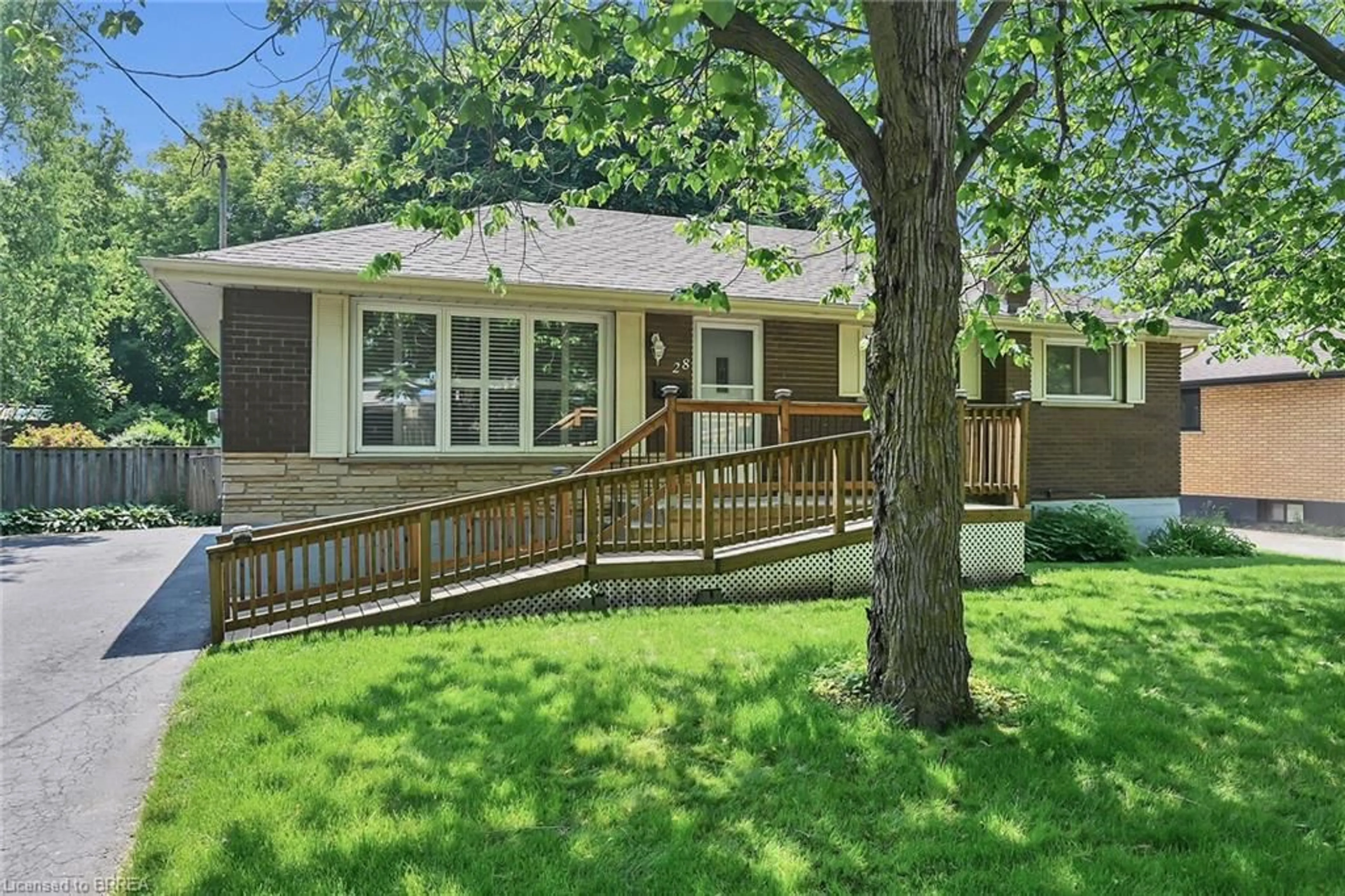 Patio, street for 28 Francis St, Brantford Ontario N3R 5N9