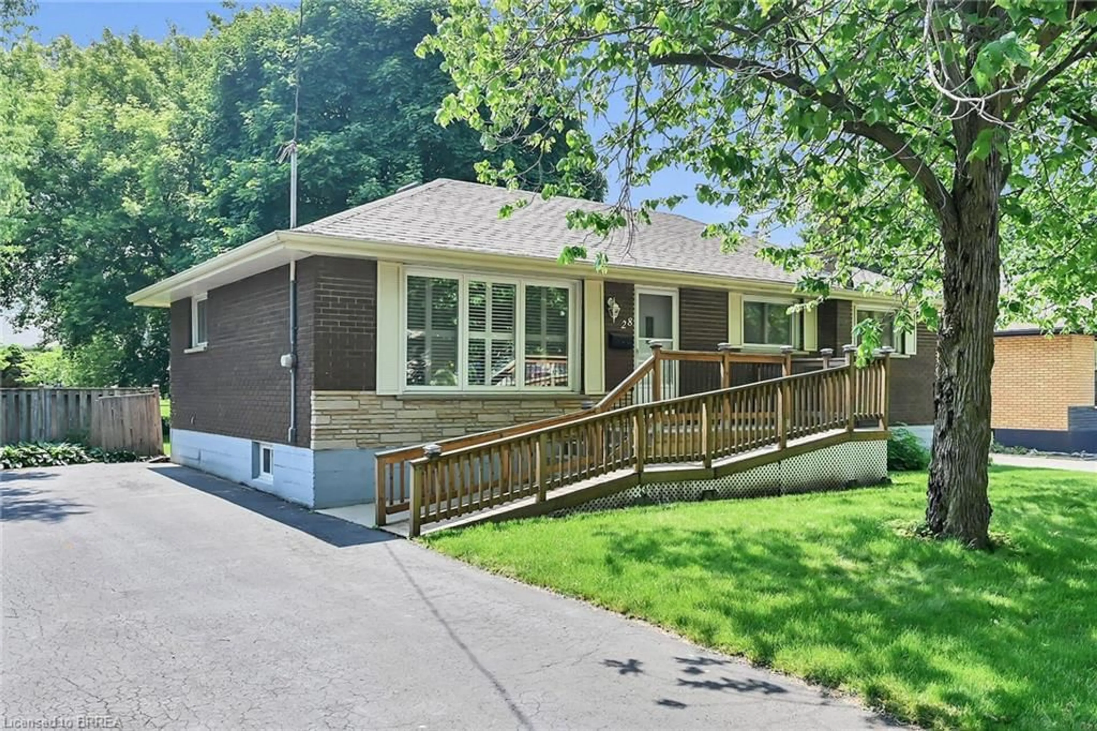 Unknown for 28 Francis St, Brantford Ontario N3R 5N9