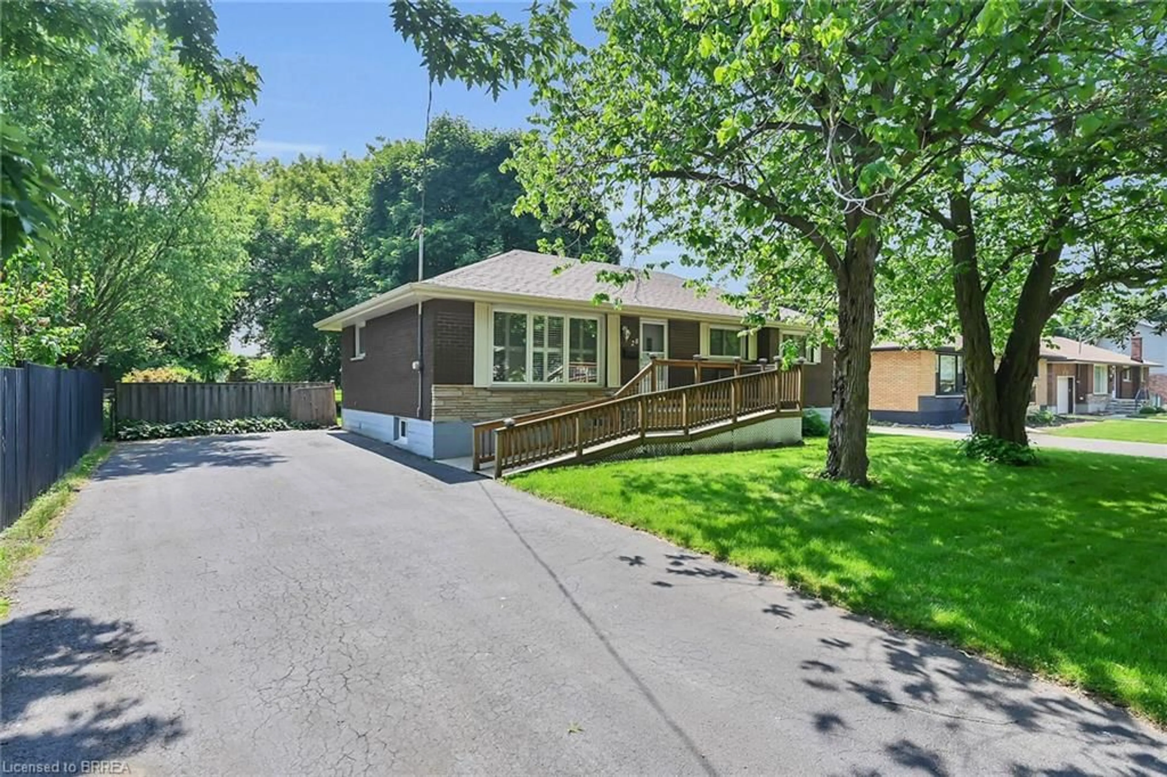 Unknown for 28 Francis St, Brantford Ontario N3R 5N9