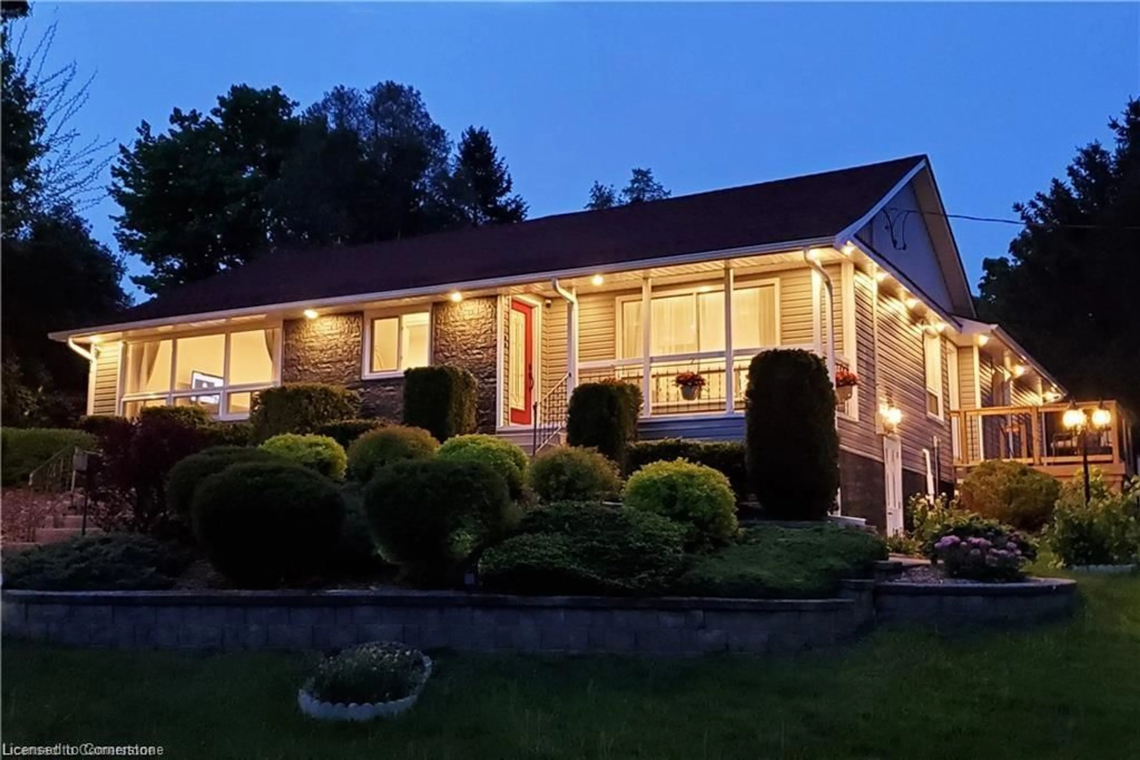 Home with vinyl exterior material, water/lake/river/ocean view for 65 Broadway St, Paris Ontario N3L 2S7