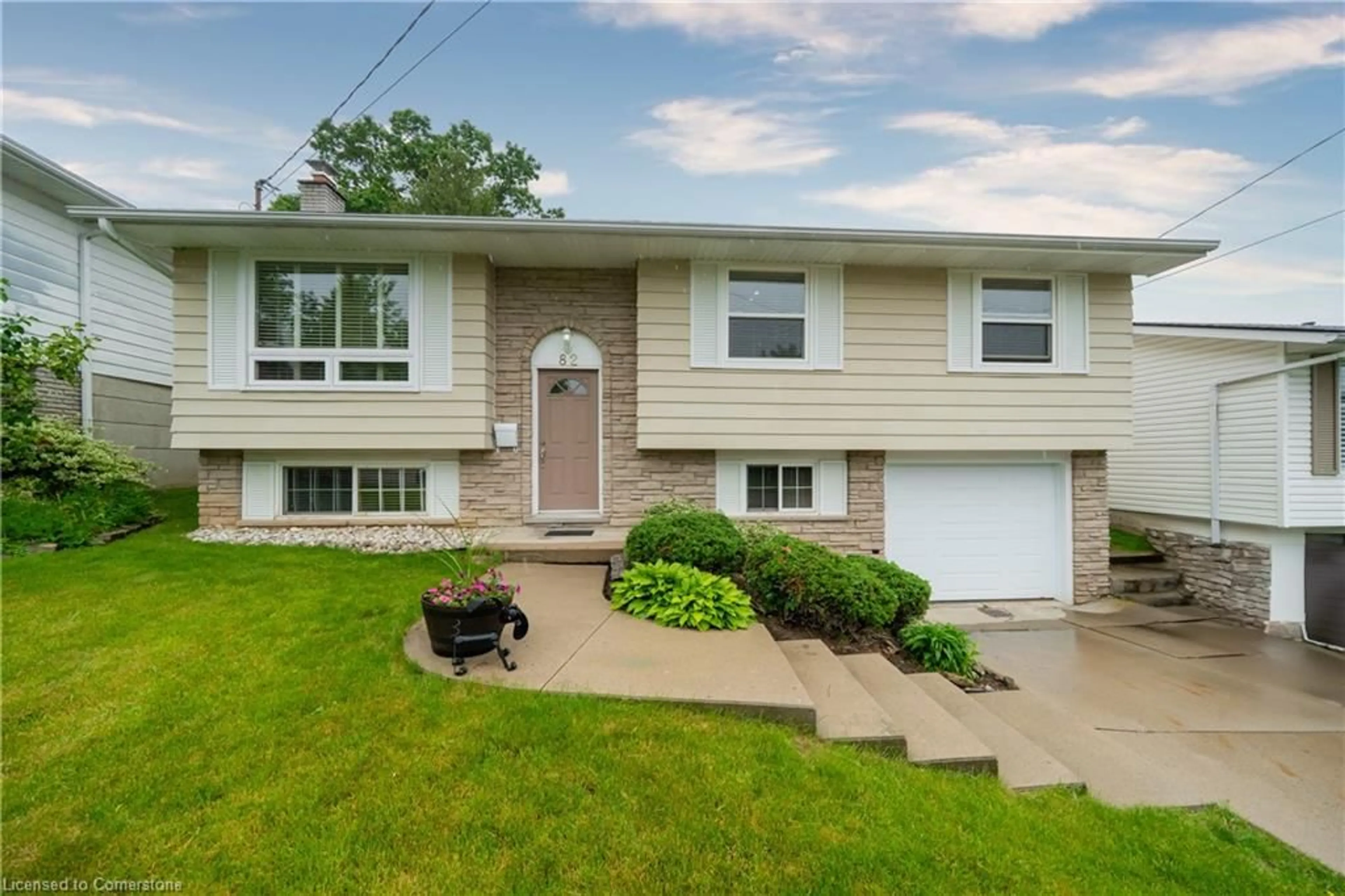 Home with vinyl exterior material, street for 82 Bunker Hill Dr, Hamilton Ontario L8K 5X4