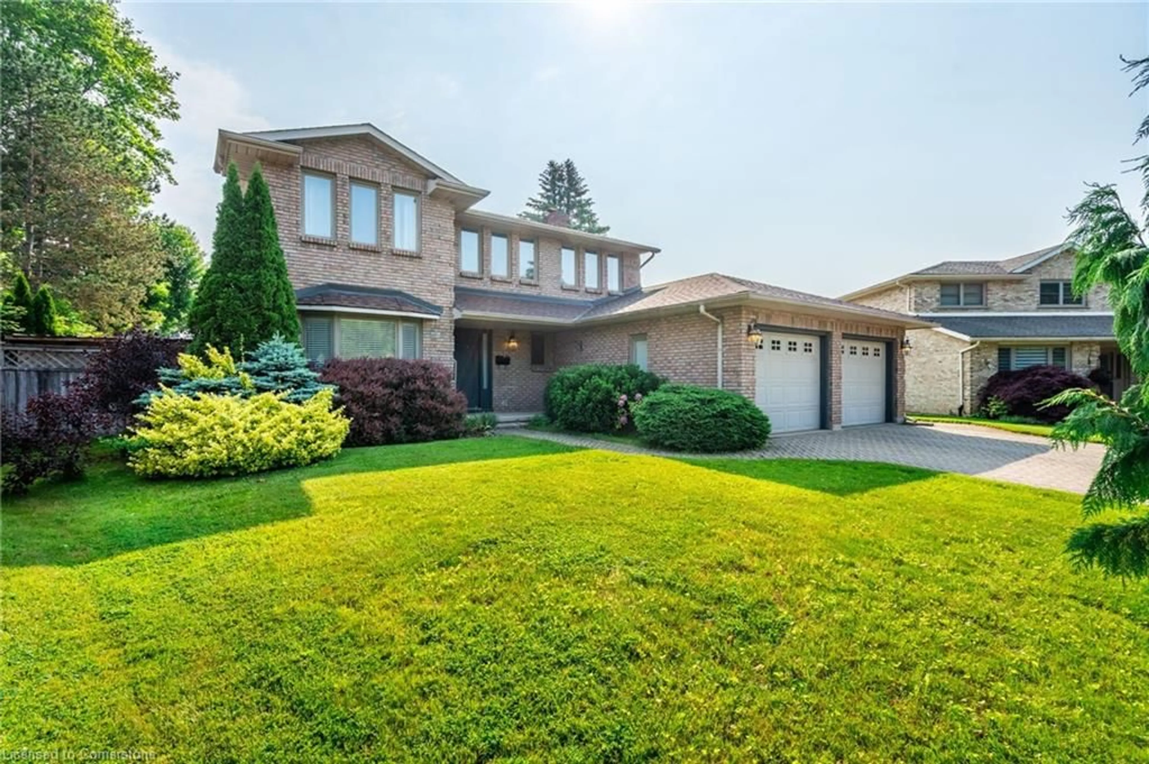 Home with vinyl exterior material, street for 15 Cynthia Crt, Fonthill Ontario L0S 1E1