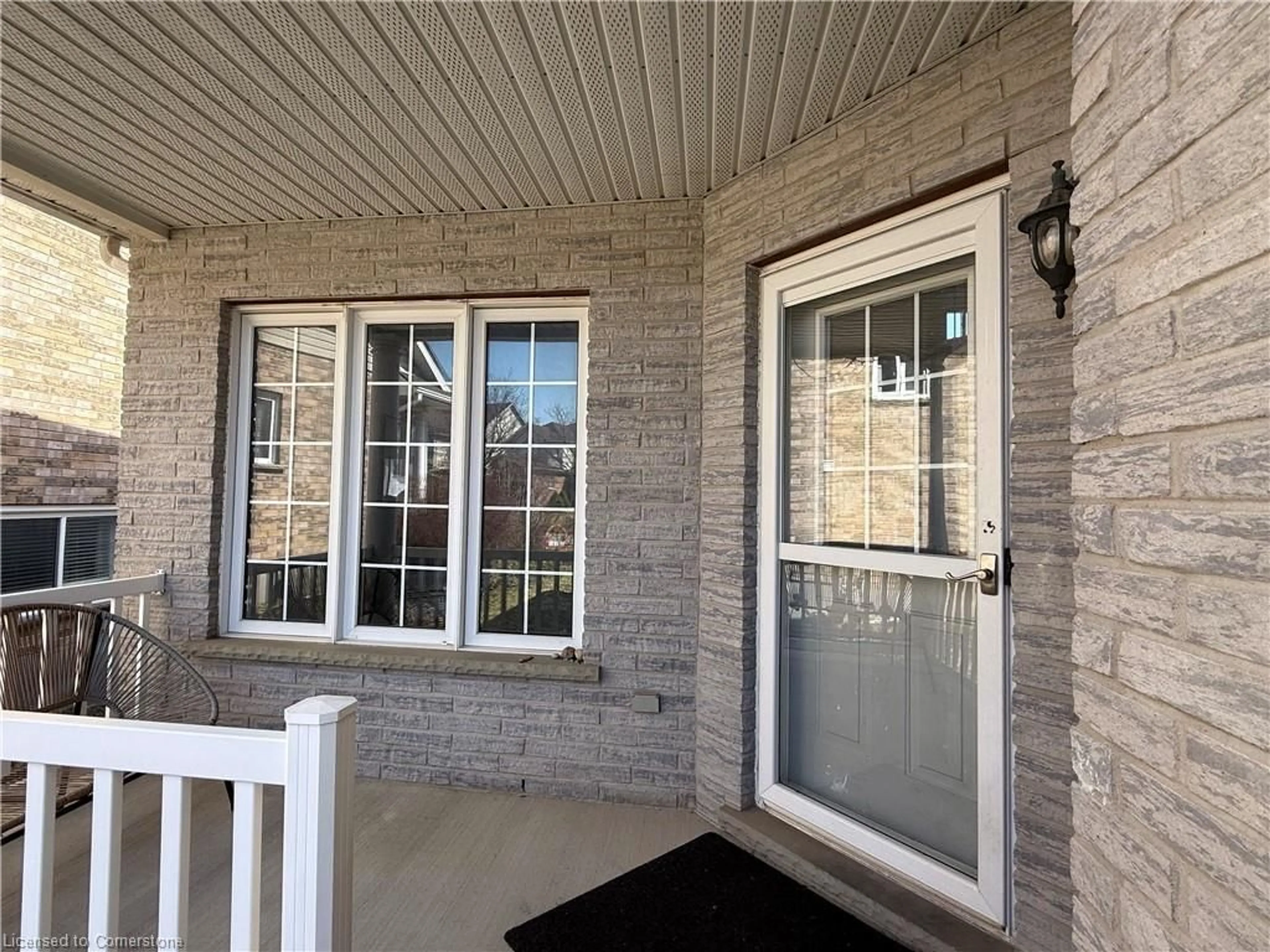 Indoor entryway for 406 Woodrow Dr, Waterloo Ontario N2T 2V7