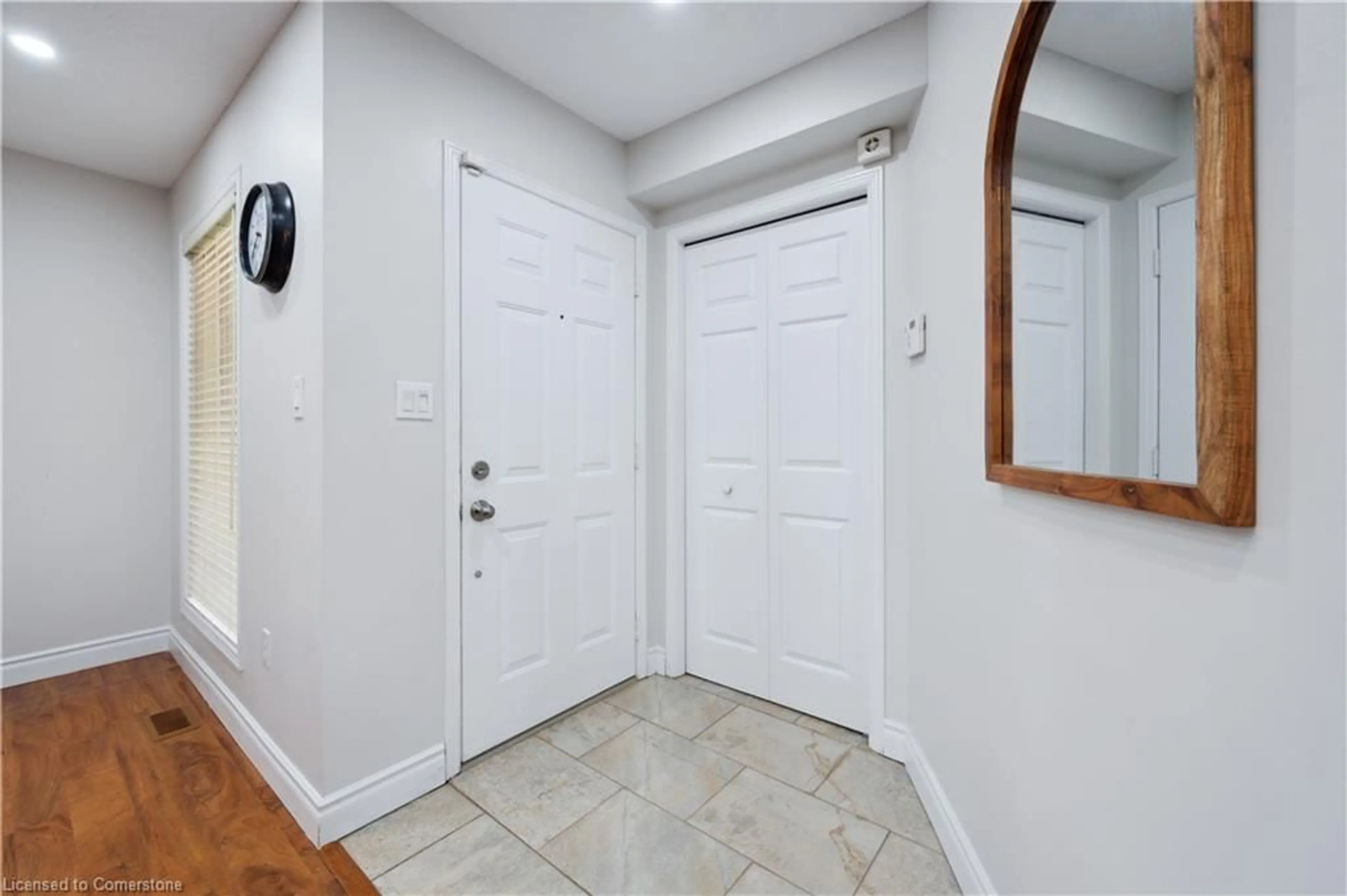 Indoor entryway for 159 Lynch Cir, Guelph Ontario N1L 1R7