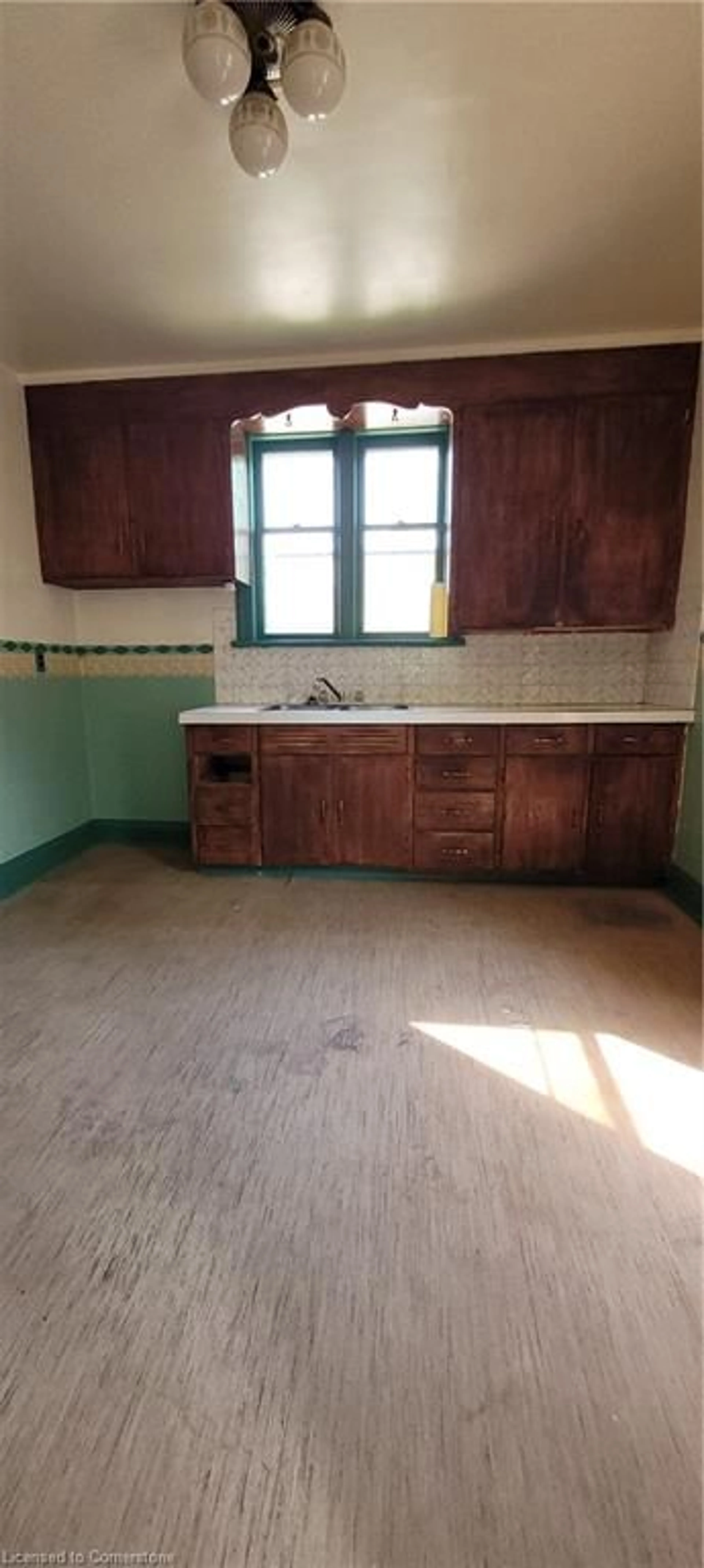 Standard kitchen, unknown for 30 Dunbar Rd, Waterloo Ontario N2L 2E3