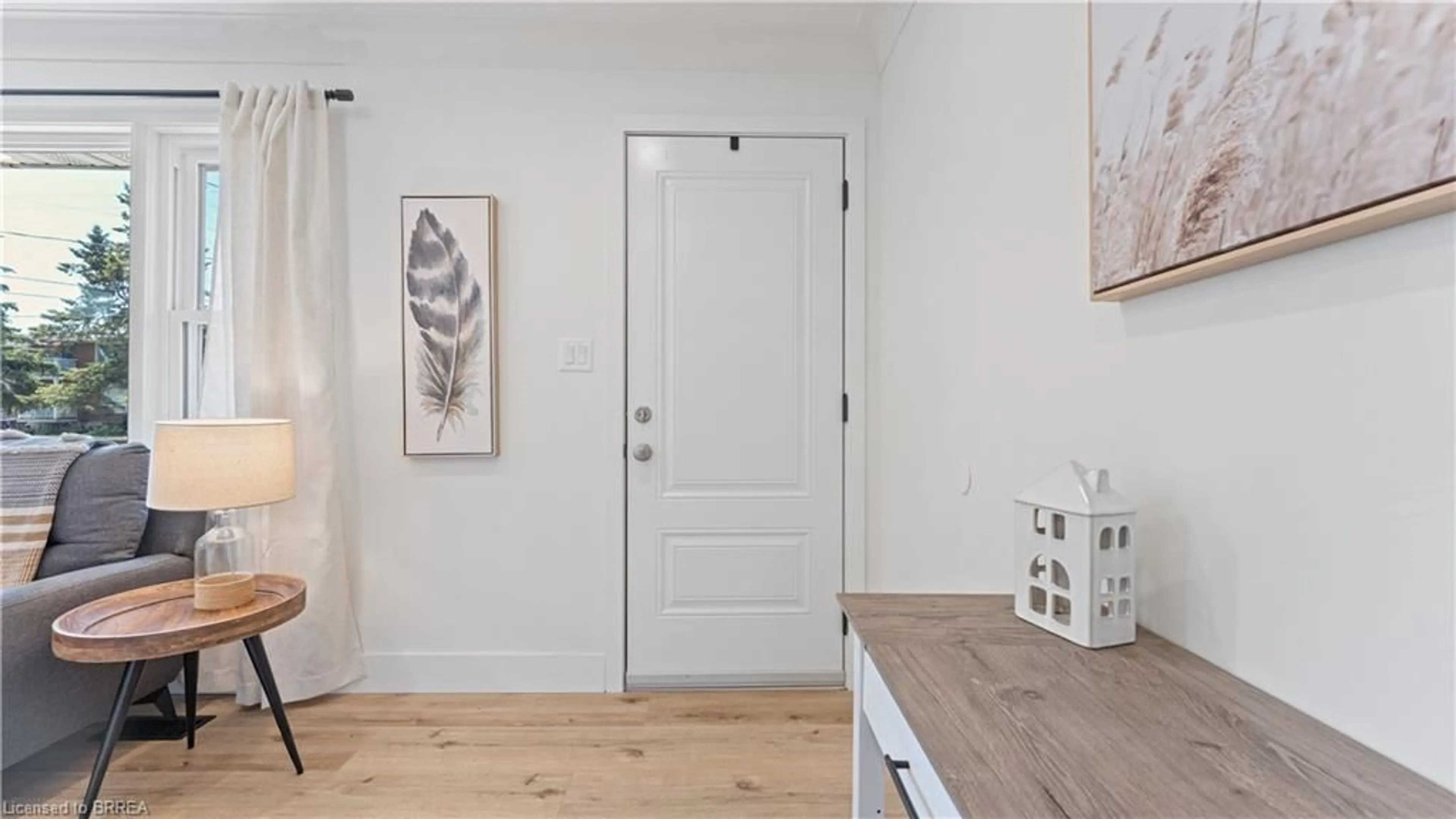 Indoor entryway for 37 Rowanwood Ave, Brantford Ontario N3S 7C1