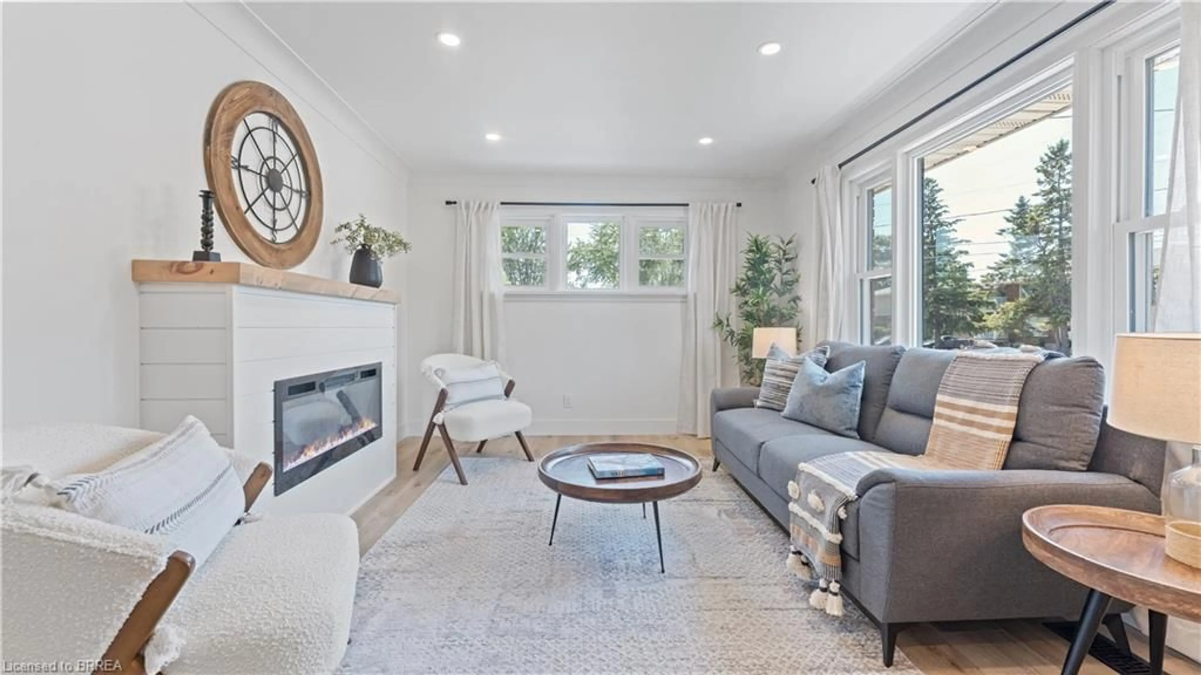 Living room with furniture, unknown for 37 Rowanwood Ave, Brantford Ontario N3S 7C1