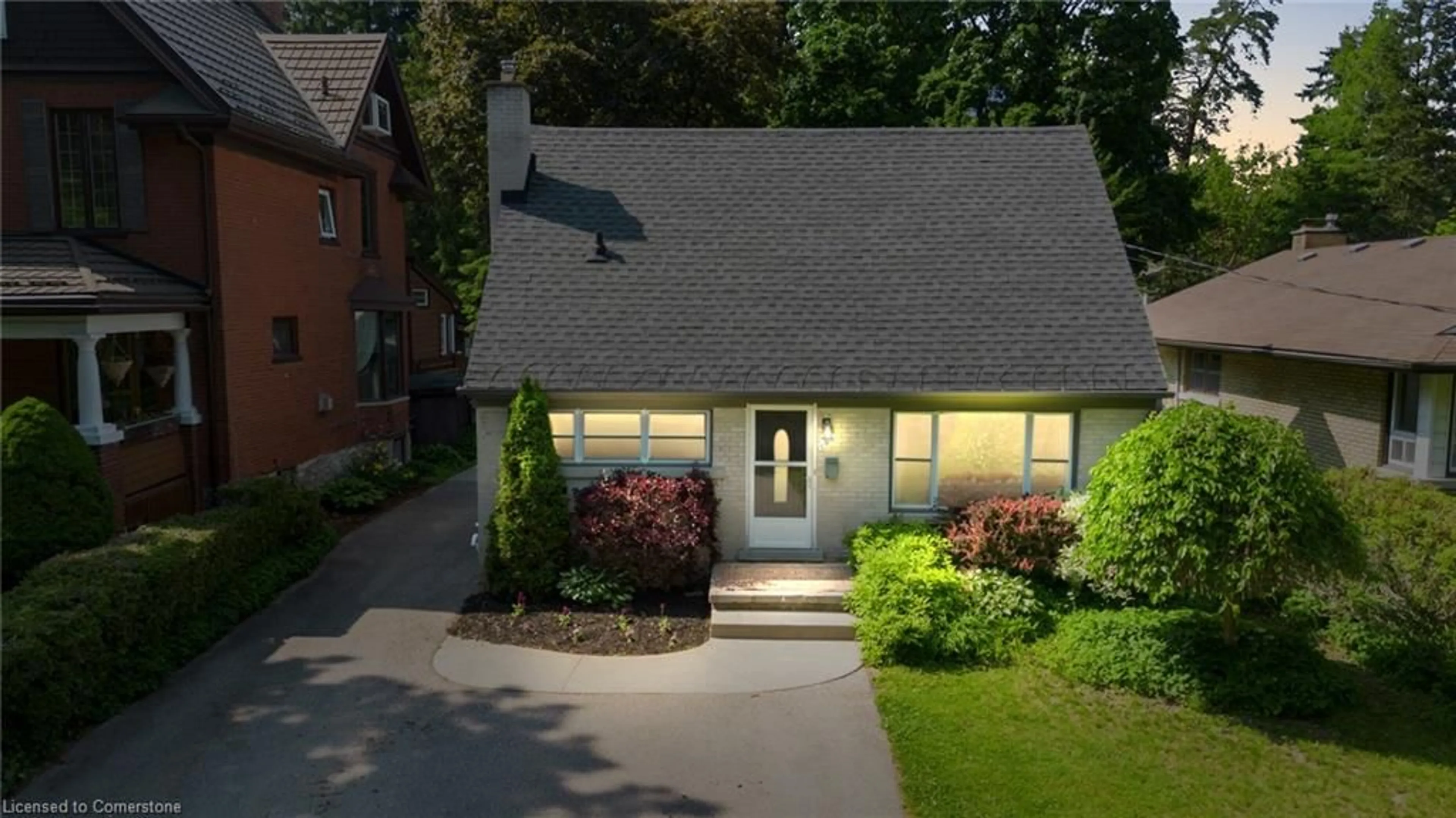 A pic from outside/outdoor area/front of a property/back of a property/a pic from drone, street for 196 Sheldon Ave, Kitchener Ontario N2H 3M8