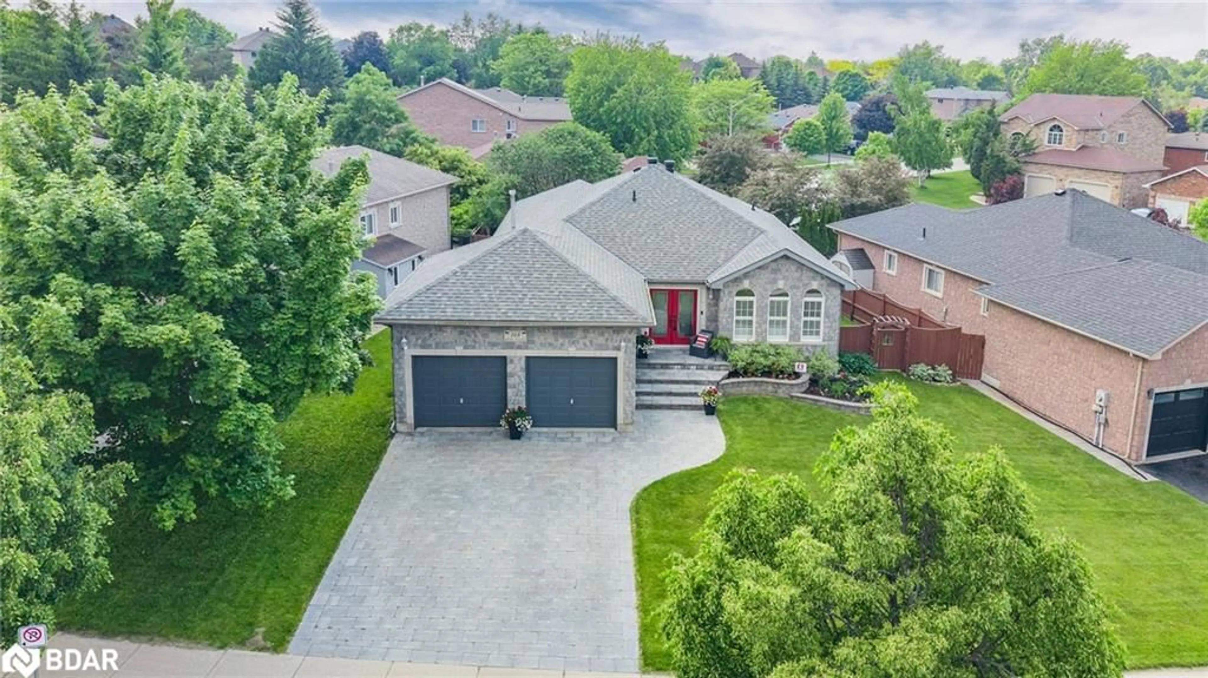 A pic from outside/outdoor area/front of a property/back of a property/a pic from drone, street for 168 Golden Meadow Rd, Barrie Ontario L4N 8P2
