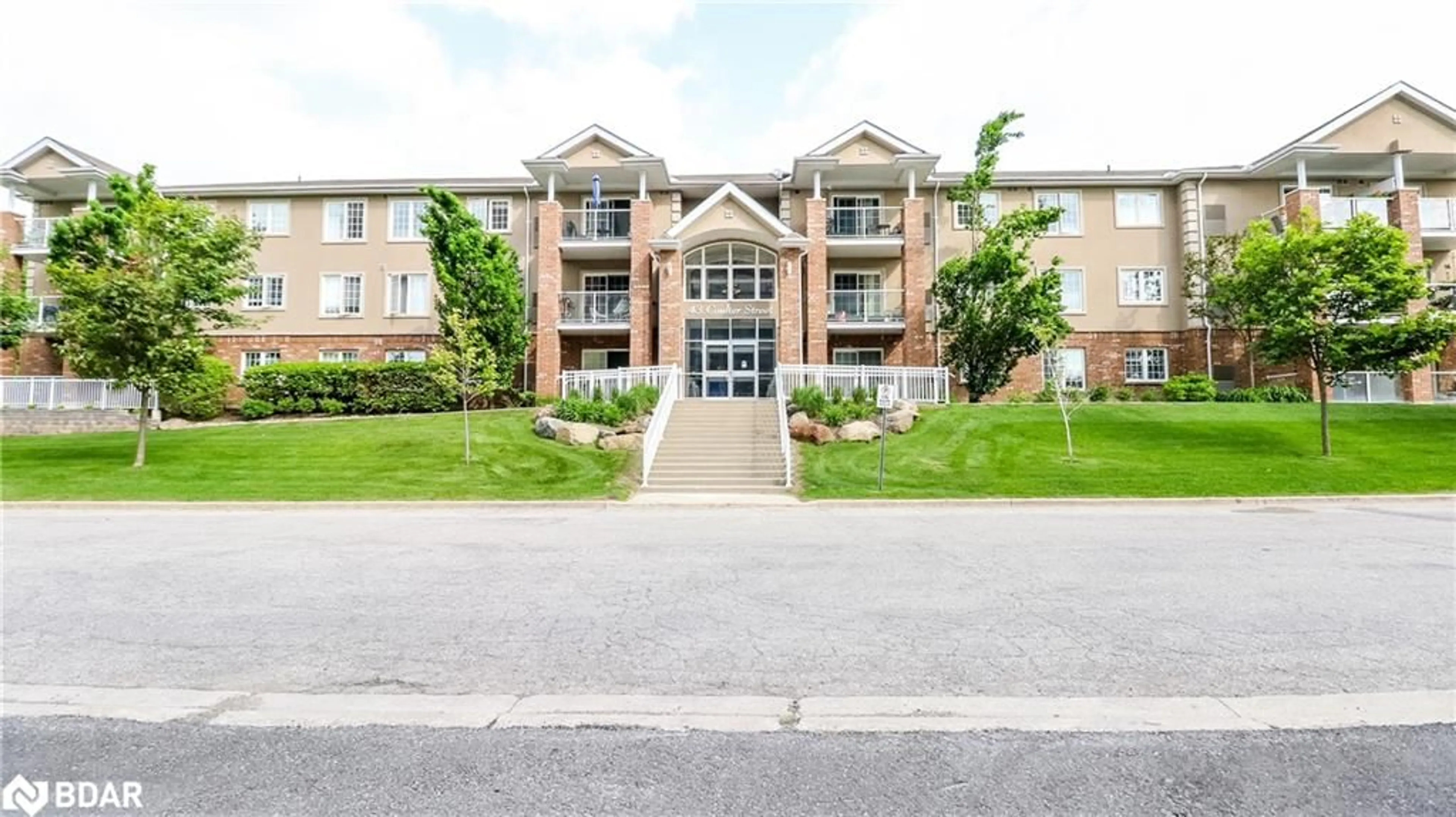 Unknown for 43 Coulter St #19, Barrie Ontario L4N 6L9