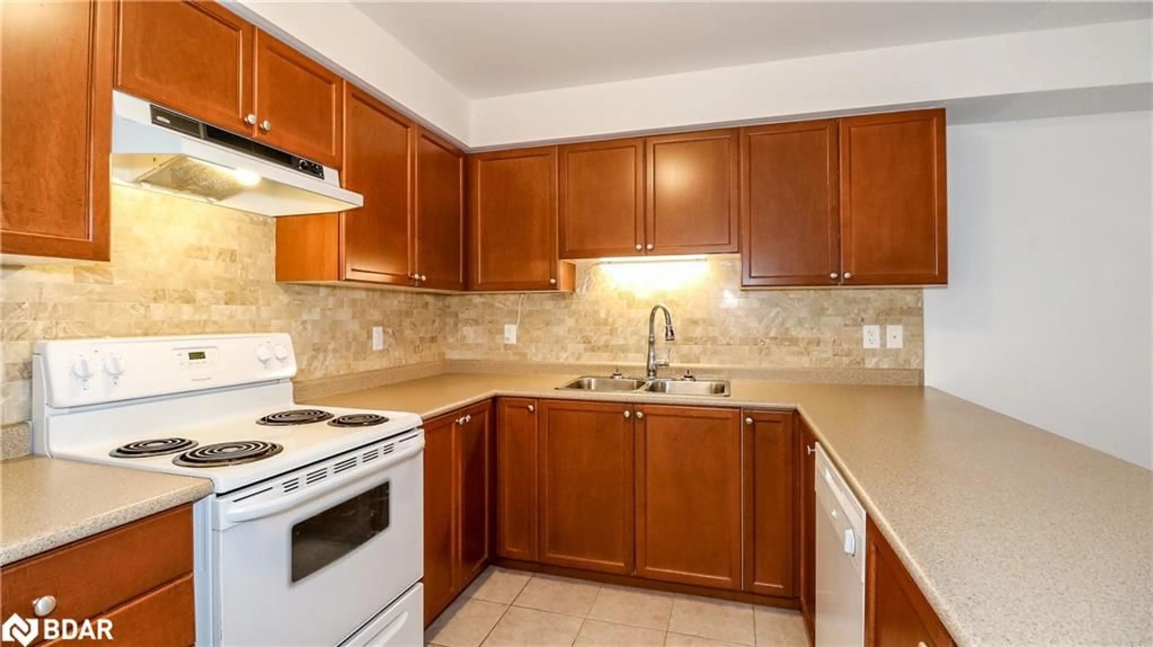 Standard kitchen, ceramic/tile floor for 43 Coulter St #19, Barrie Ontario L4N 6L9