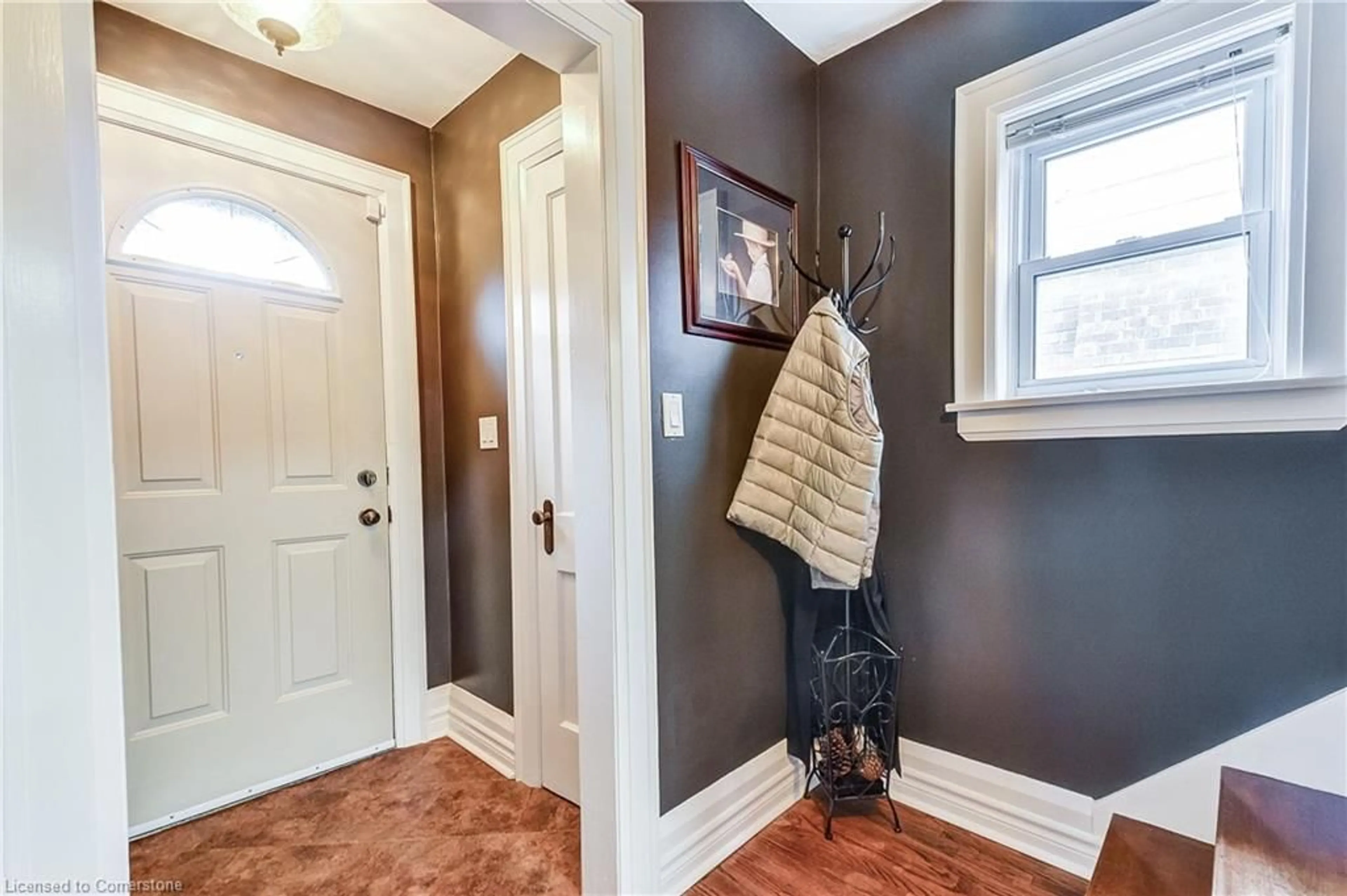 Indoor entryway for 313 Nelson St, Brantford Ontario N3S 4E2