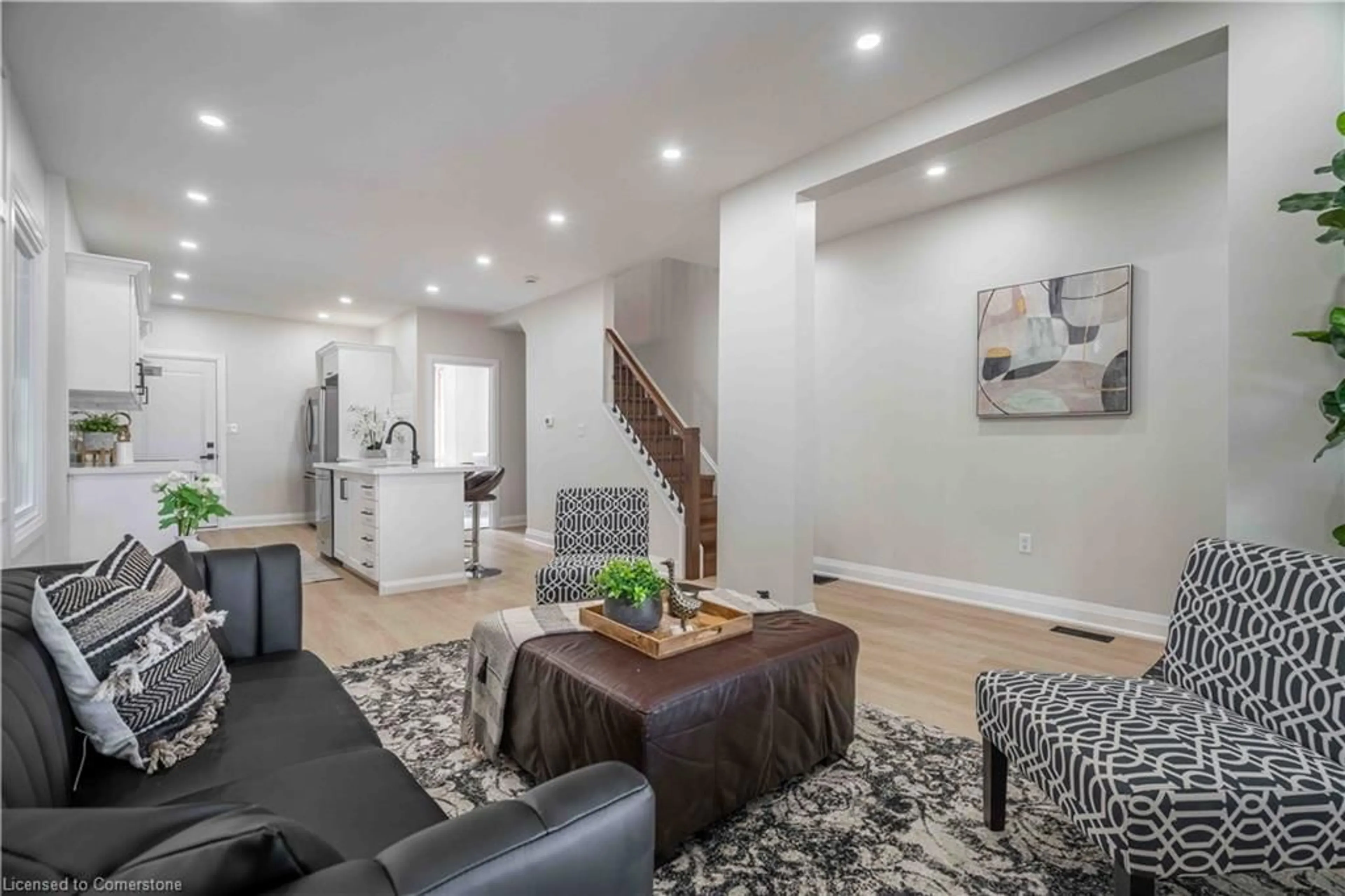 Living room with furniture, unknown for 44 Lloyd St, Hamilton Ontario L8L 3H4