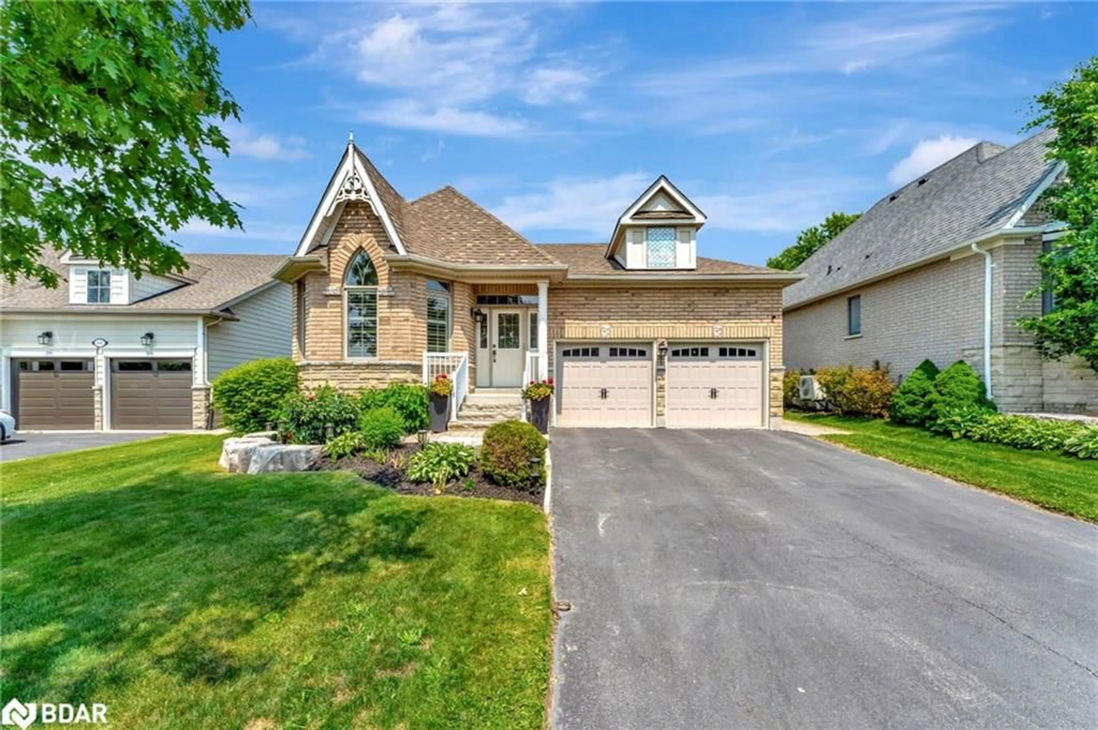 Home with vinyl exterior material, street for 114 Aberfoyle Mill Cres #26, Puslinch Ontario N0B 2J0