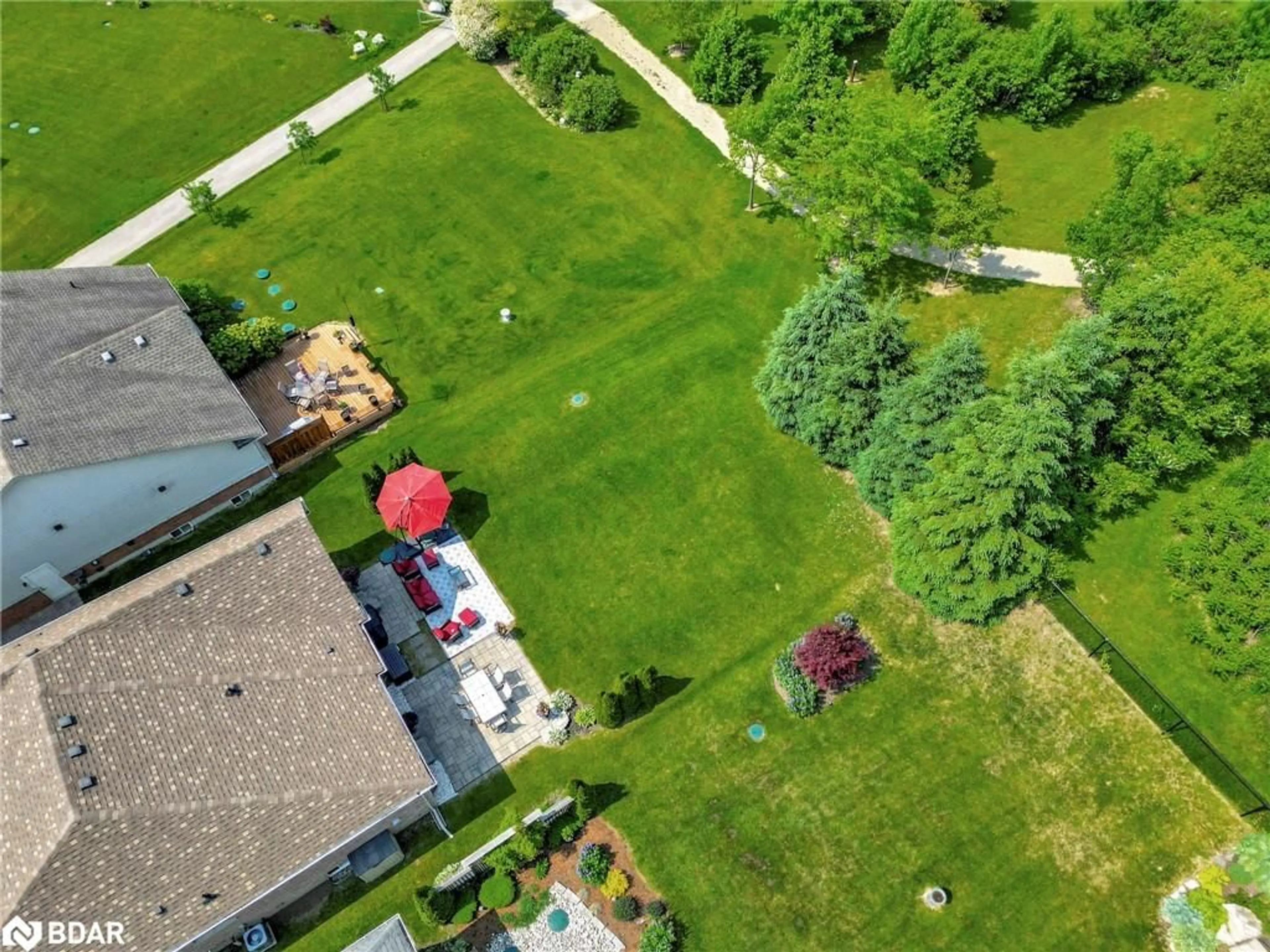 A pic from outside/outdoor area/front of a property/back of a property/a pic from drone, street for 114 Aberfoyle Mill Cres #26, Puslinch Ontario N0B 2J0