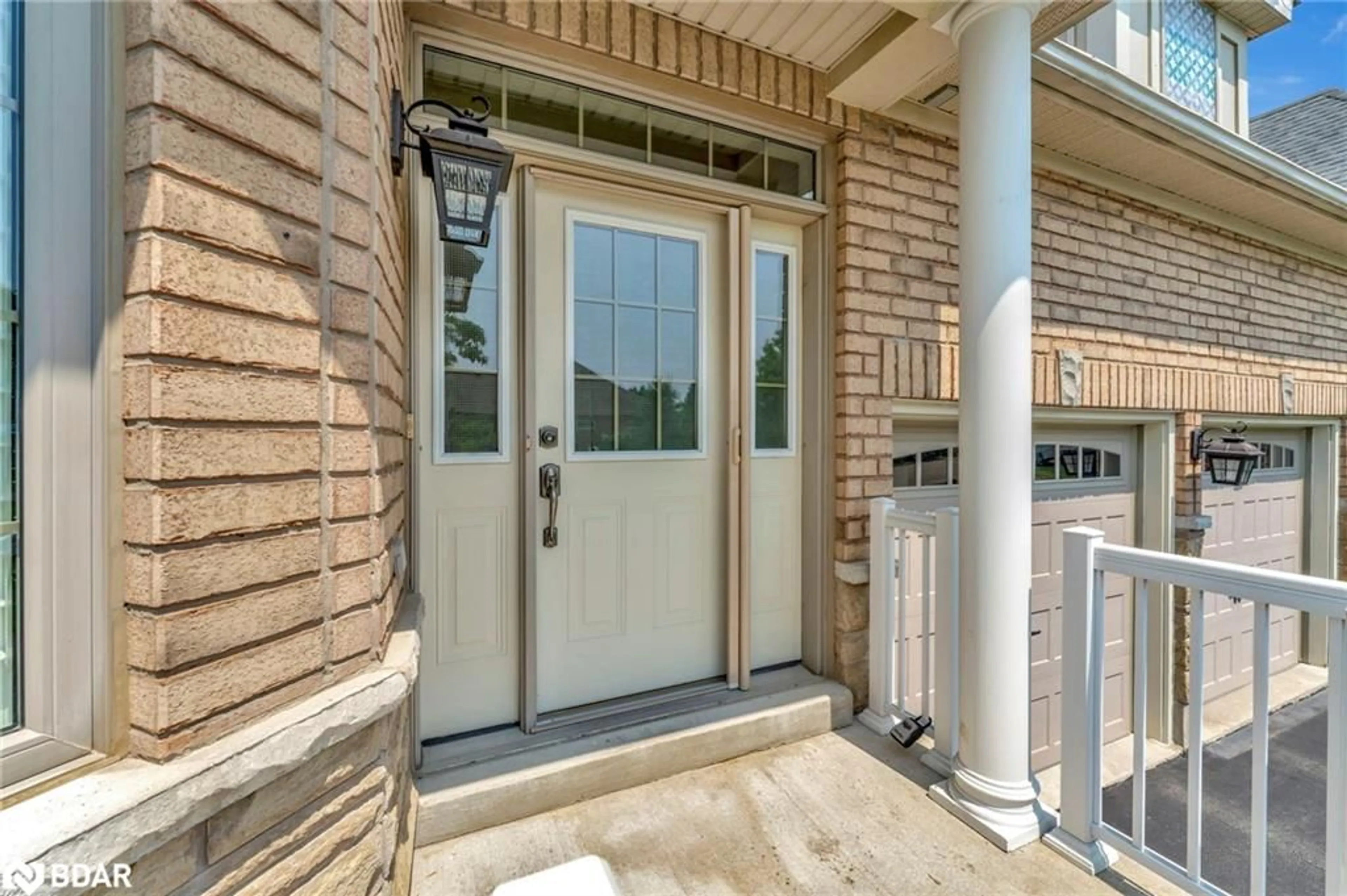 Indoor entryway for 114 Aberfoyle Mill Cres #26, Puslinch Ontario N0B 2J0