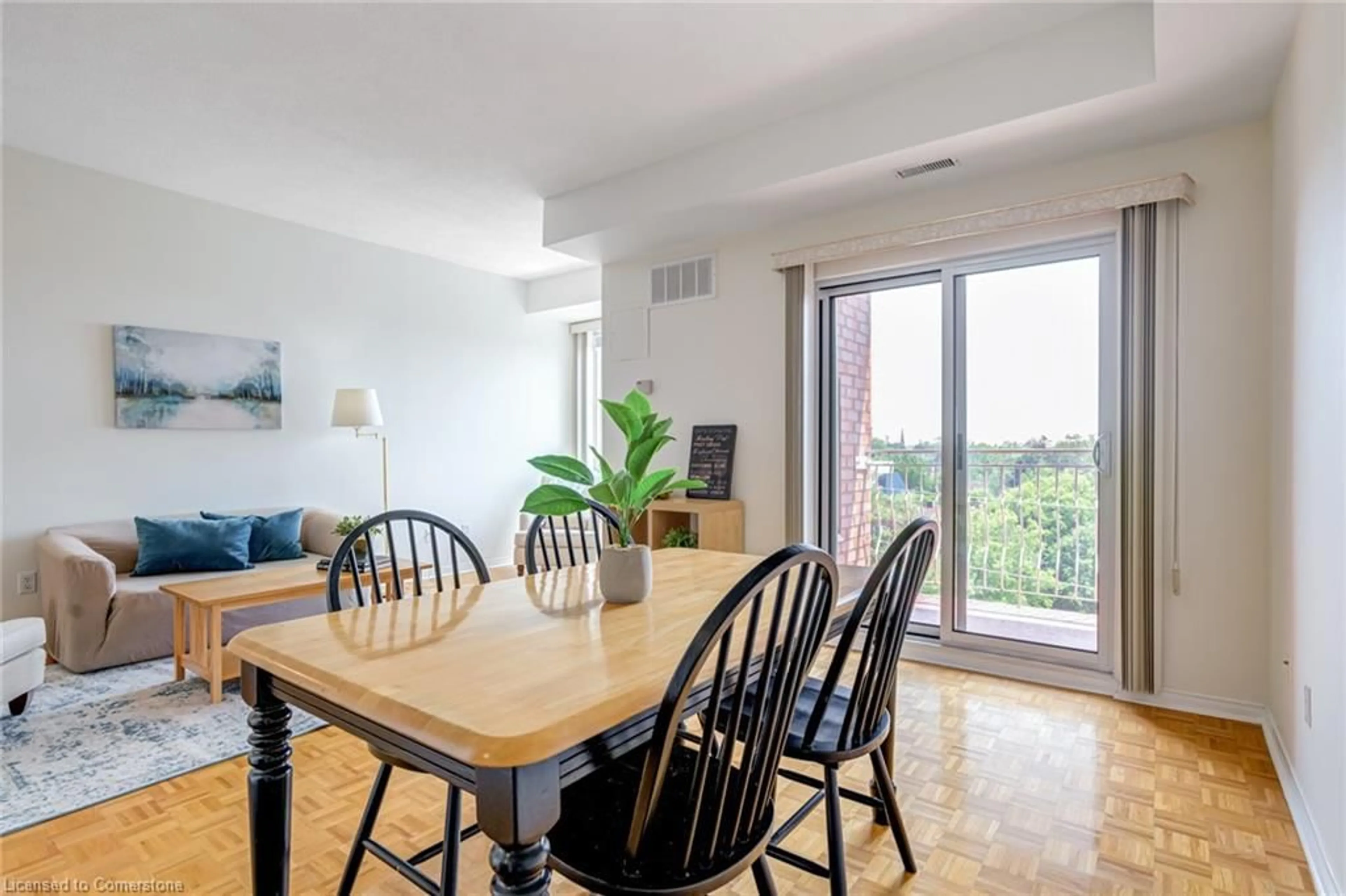 Dining room, wood/laminate floor for 32 Tannery St #602, Mississauga Ontario L5M 6T6
