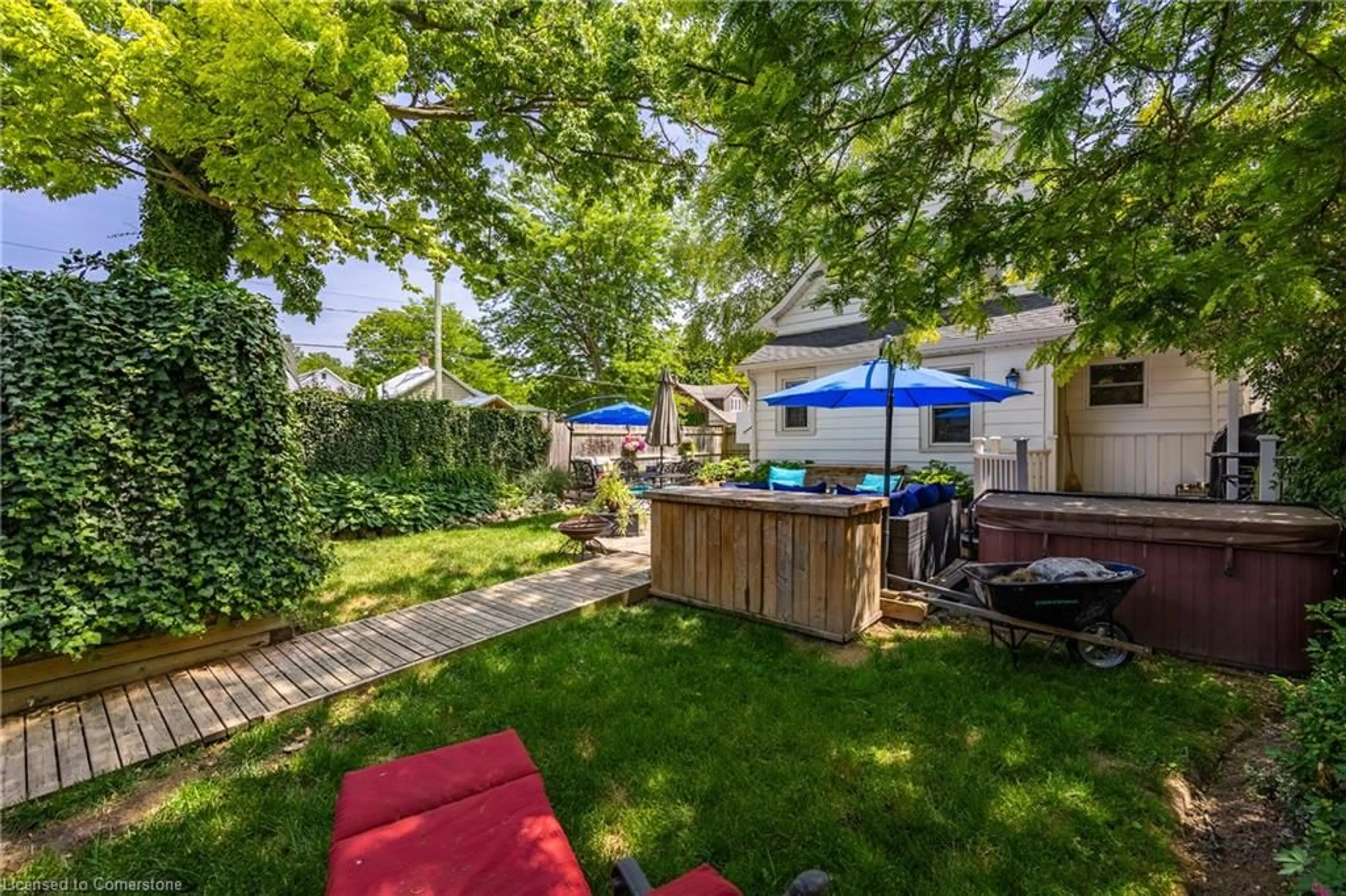 Patio, street for 5 Hawthorne Ave, Simcoe Ontario N3Y 2L6