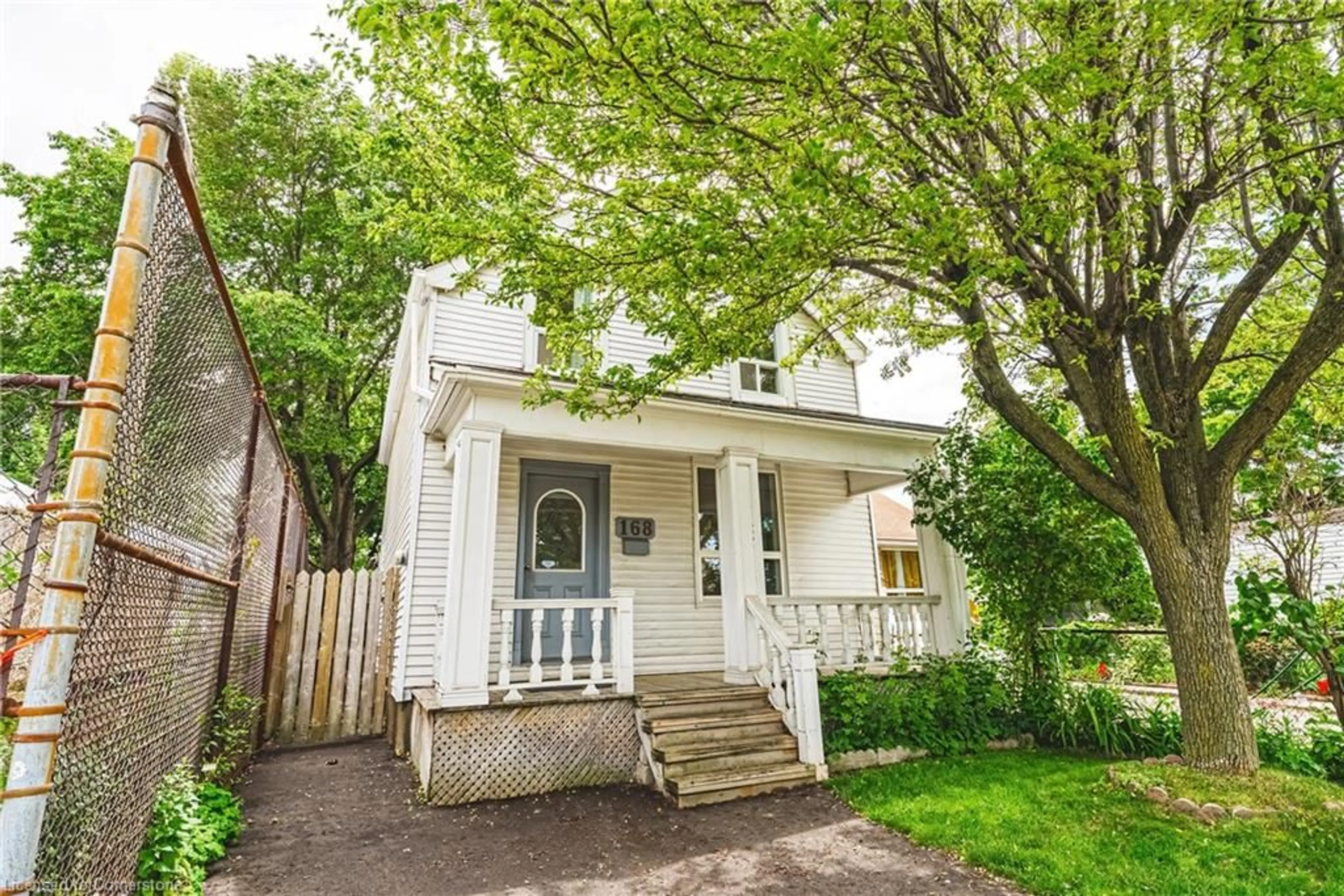 Home with vinyl exterior material, street for 168 Britannia Ave, Hamilton Ontario L8H 1X5