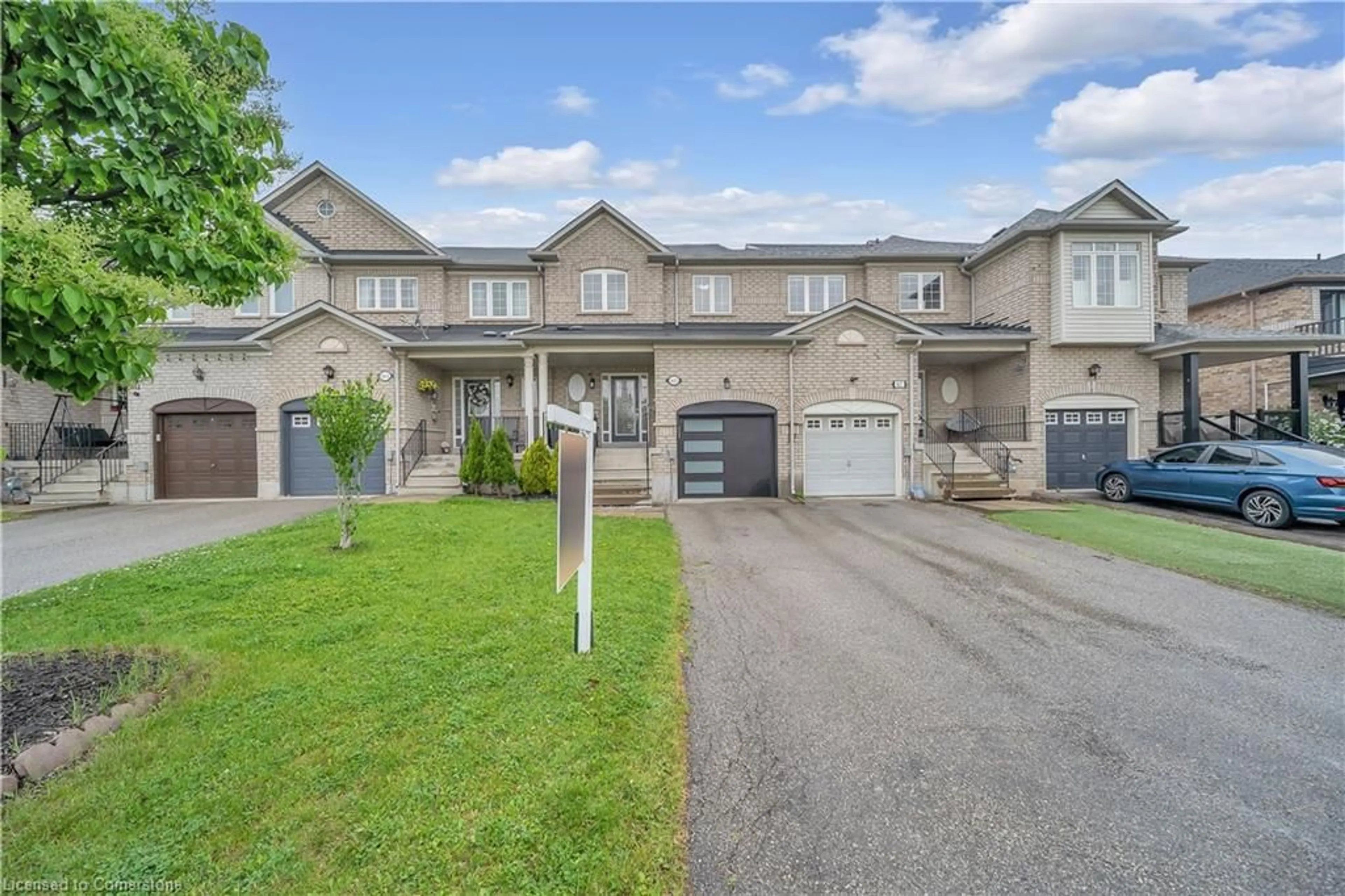 A pic from outside/outdoor area/front of a property/back of a property/a pic from drone, street for 615 Willmott Cres, Milton Ontario L9T 6E9