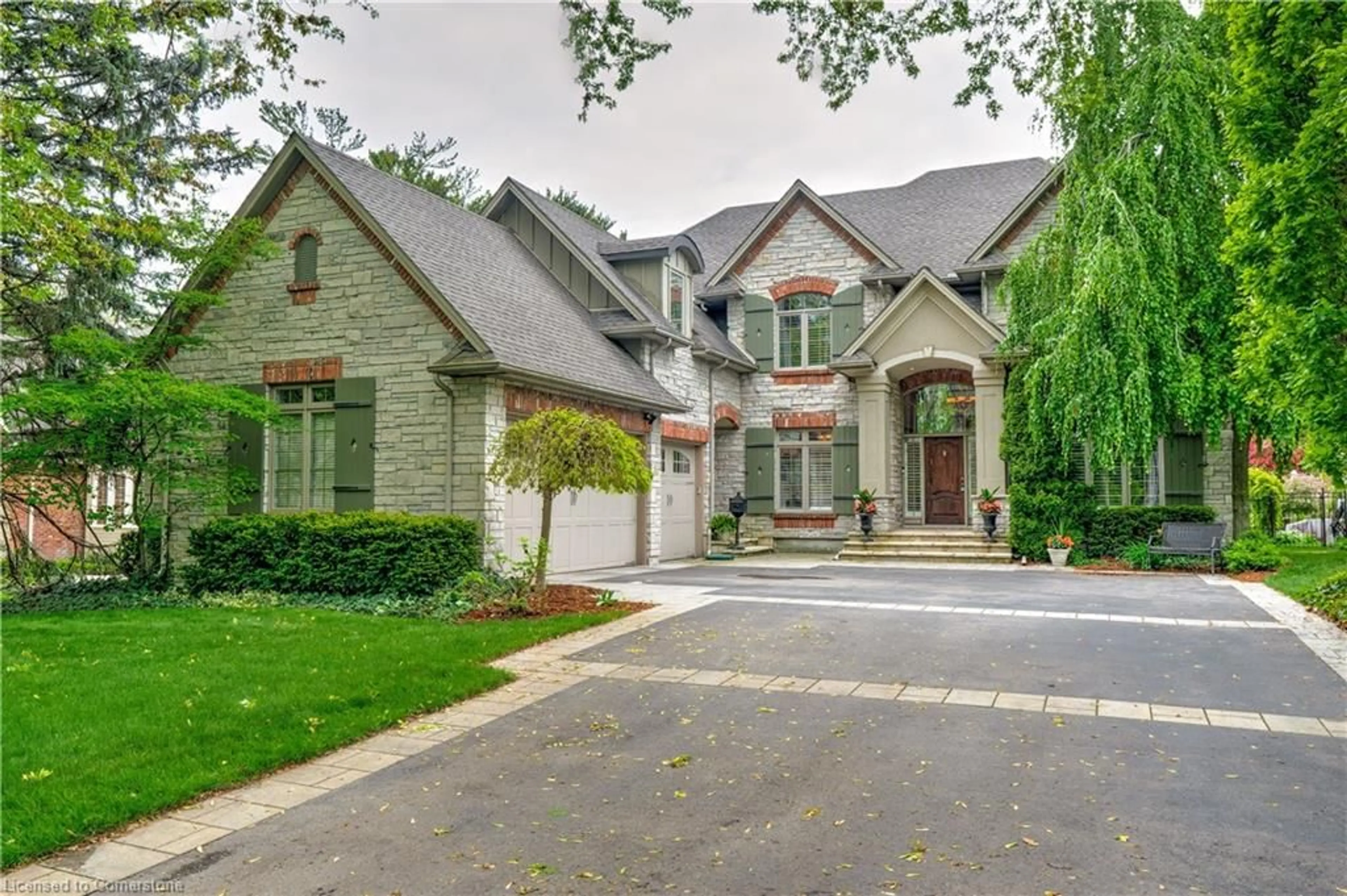 Home with brick exterior material, street for 290 Shoreacres Rd, Burlington Ontario L7L 2H4