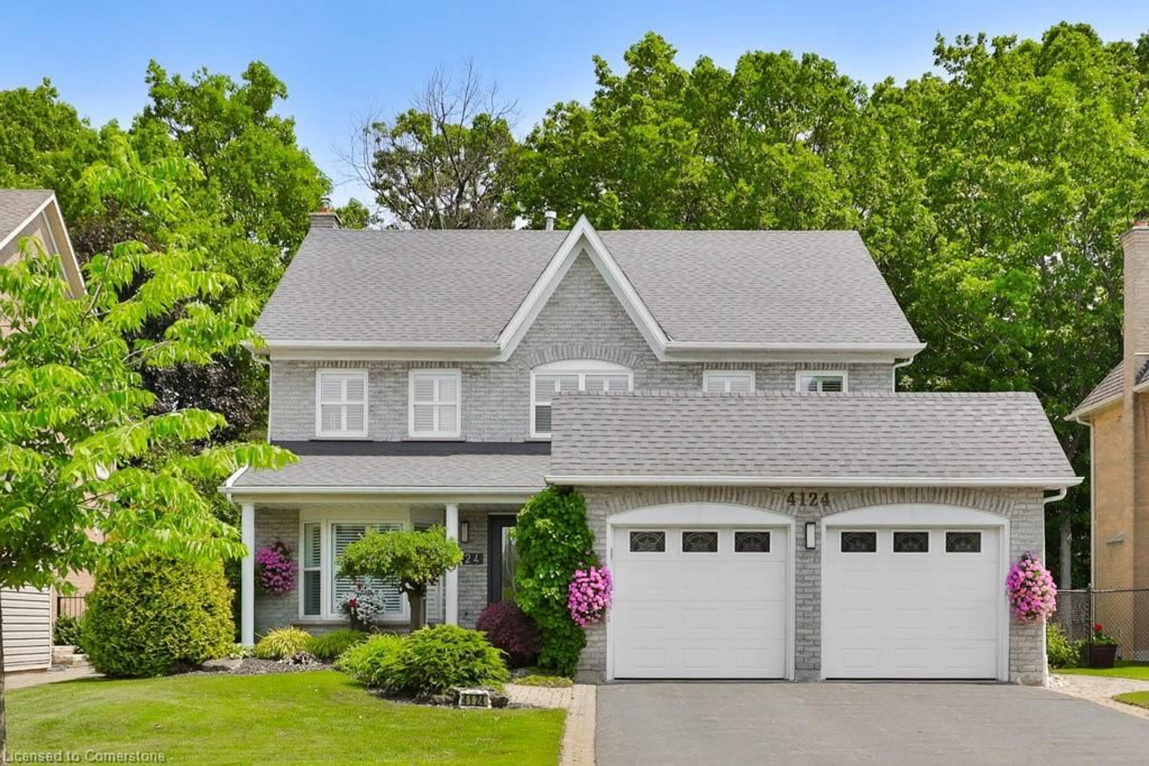 Home with vinyl exterior material, street for 4124 Millcroft Park Dr, Burlington Ontario L7V 3V8