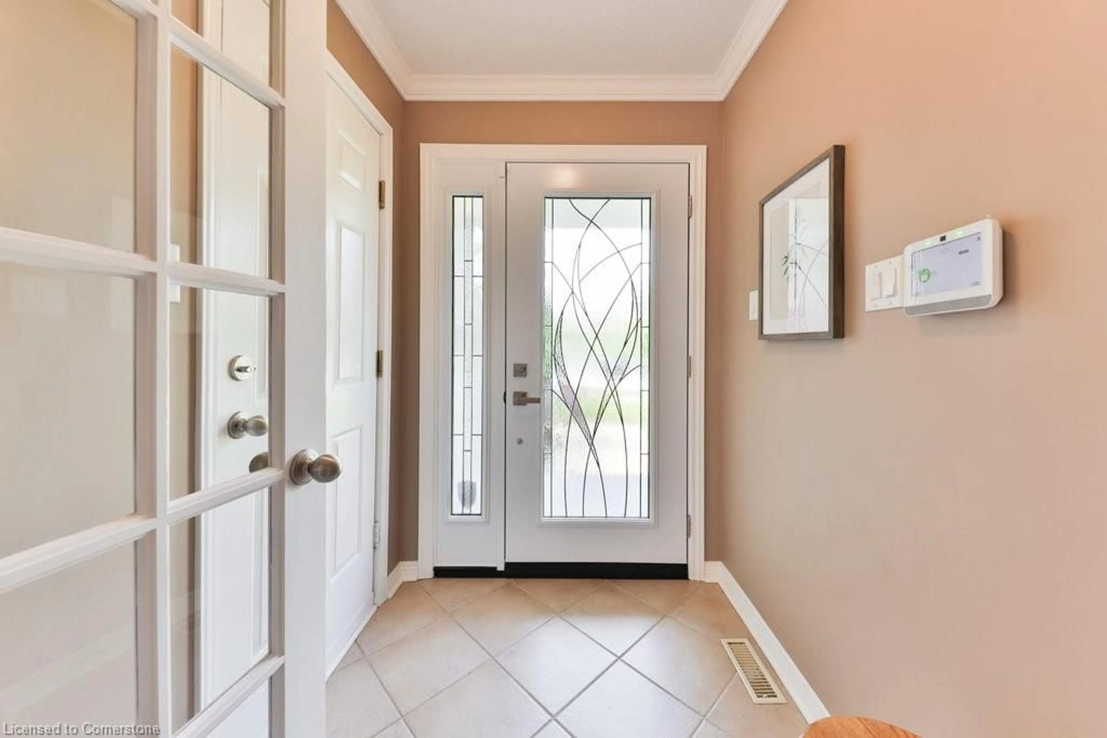 Indoor entryway for 4124 Millcroft Park Dr, Burlington Ontario L7V 3V8