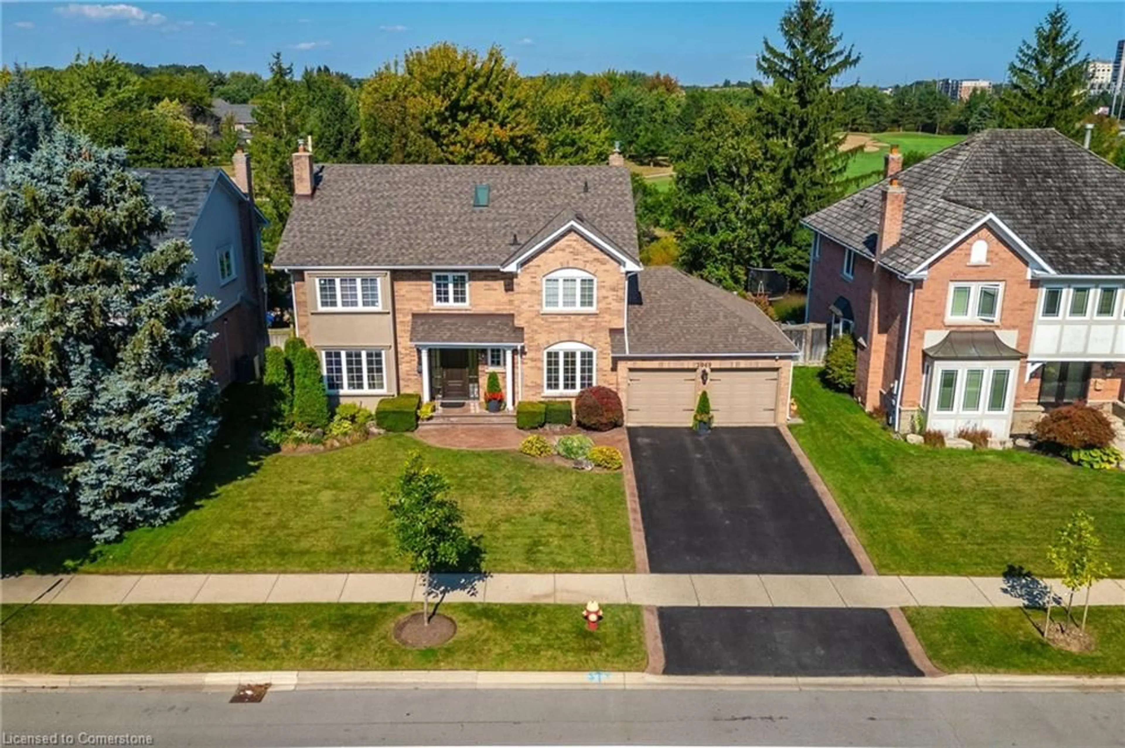 A pic from outside/outdoor area/front of a property/back of a property/a pic from drone, street for 2049 Country Club Dr, Burlington Ontario L7M 3Z2