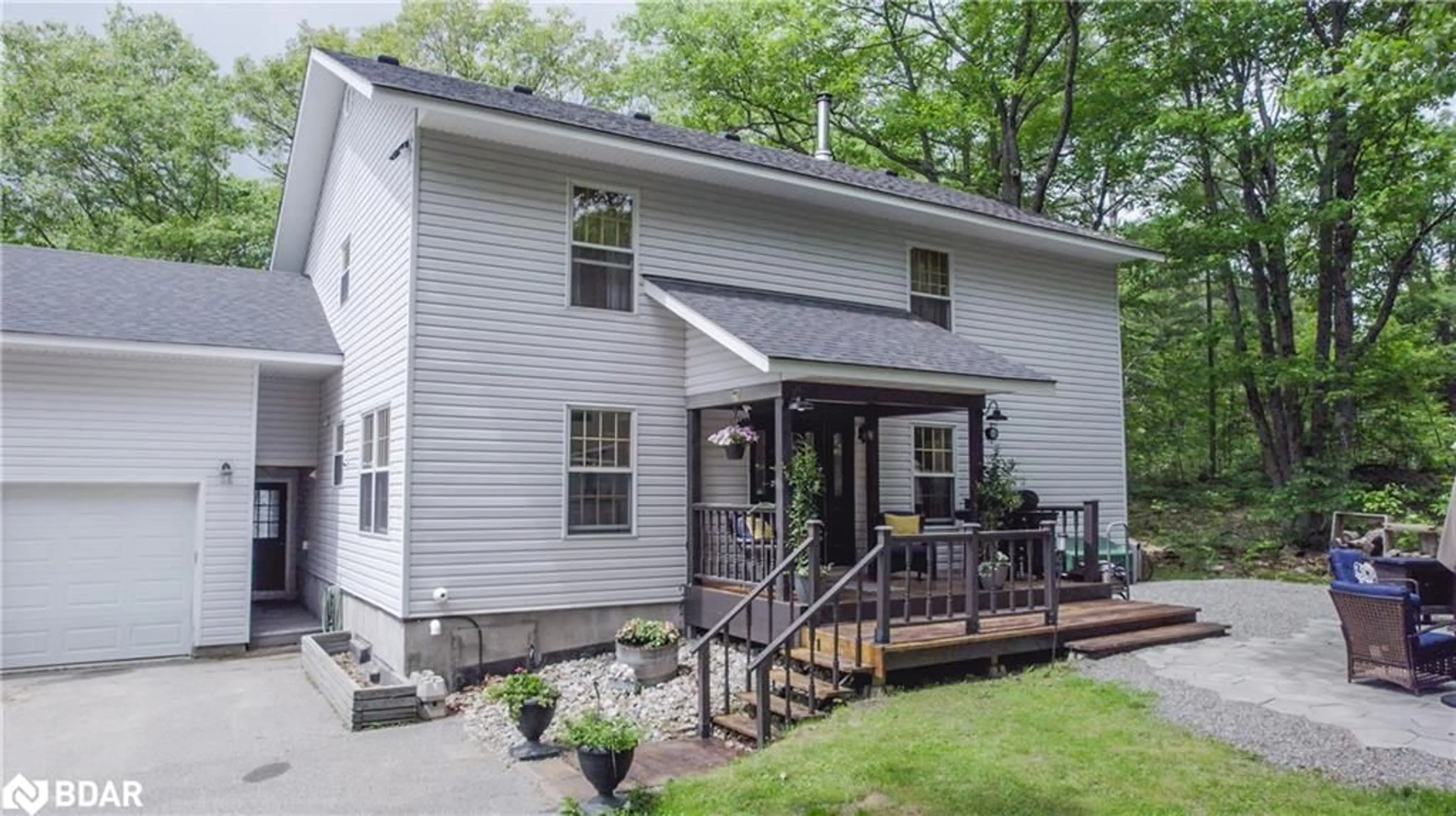 Home with vinyl exterior material, street for 1411 Cedar Lane, Bracebridge Ontario P1L 1W9