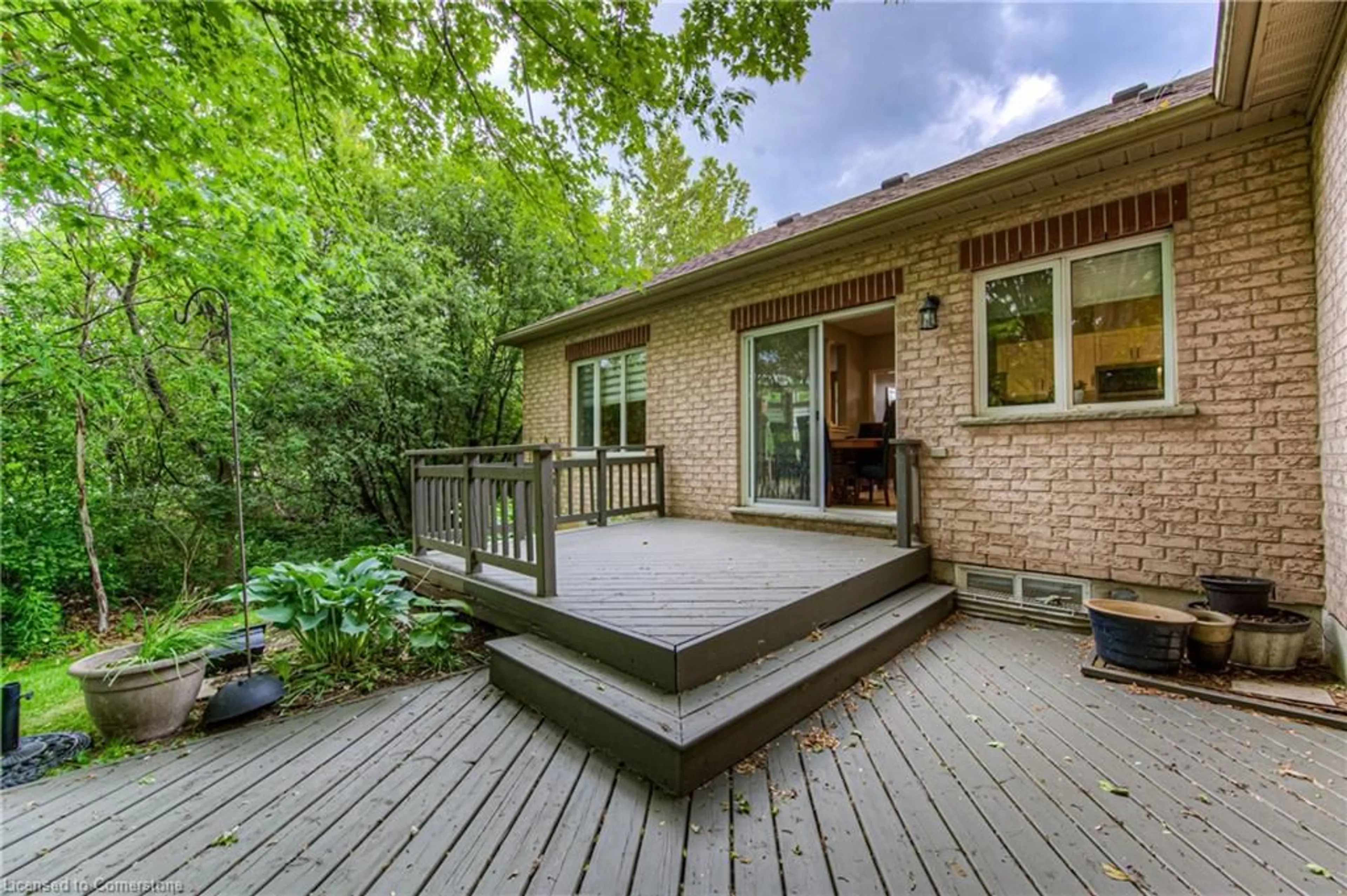 Patio, unknown for 100 Idle Creek Dr #19, Kitchener Ontario N2A 4H3