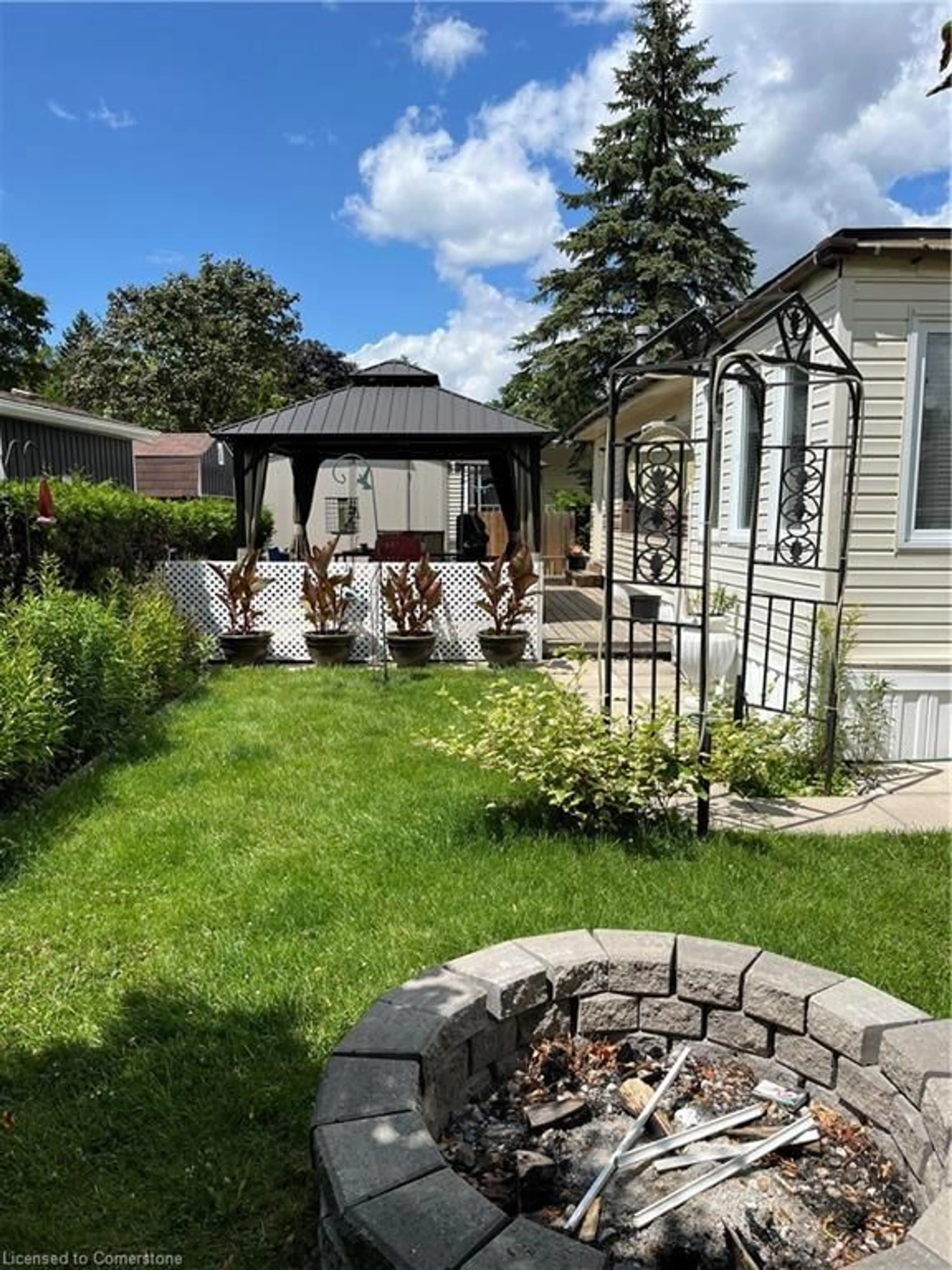 A pic from outside/outdoor area/front of a property/back of a property/a pic from drone, street for 2073 Friendly Blvd, Belwood Ontario N1M 2W5