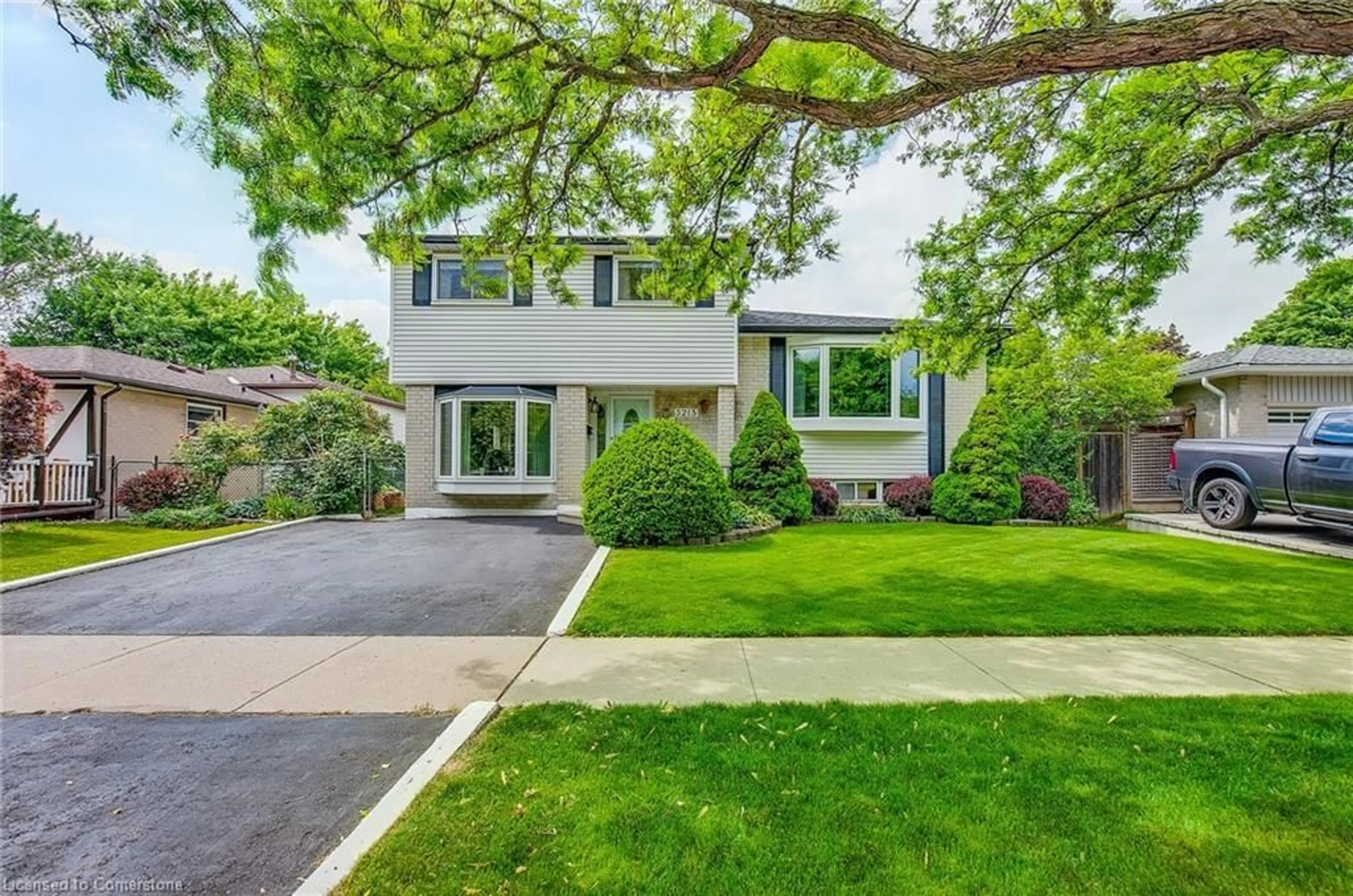 Home with brick exterior material, street for 3215 Heathfield Dr, Burlington Ontario L7M 1E2