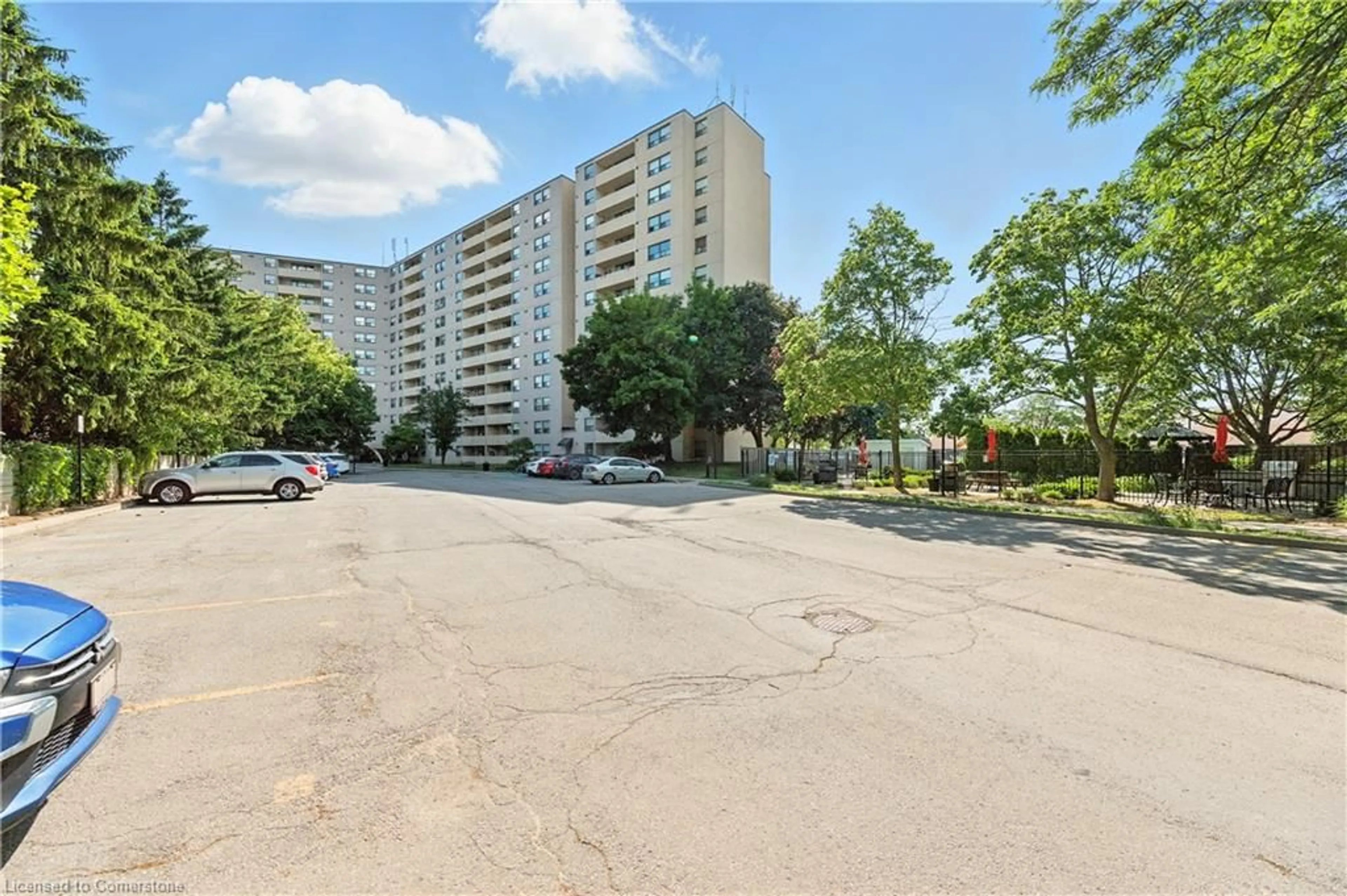 Patio, unknown for 700 Dynes Rd #1008, Burlington Ontario L7N 3M2