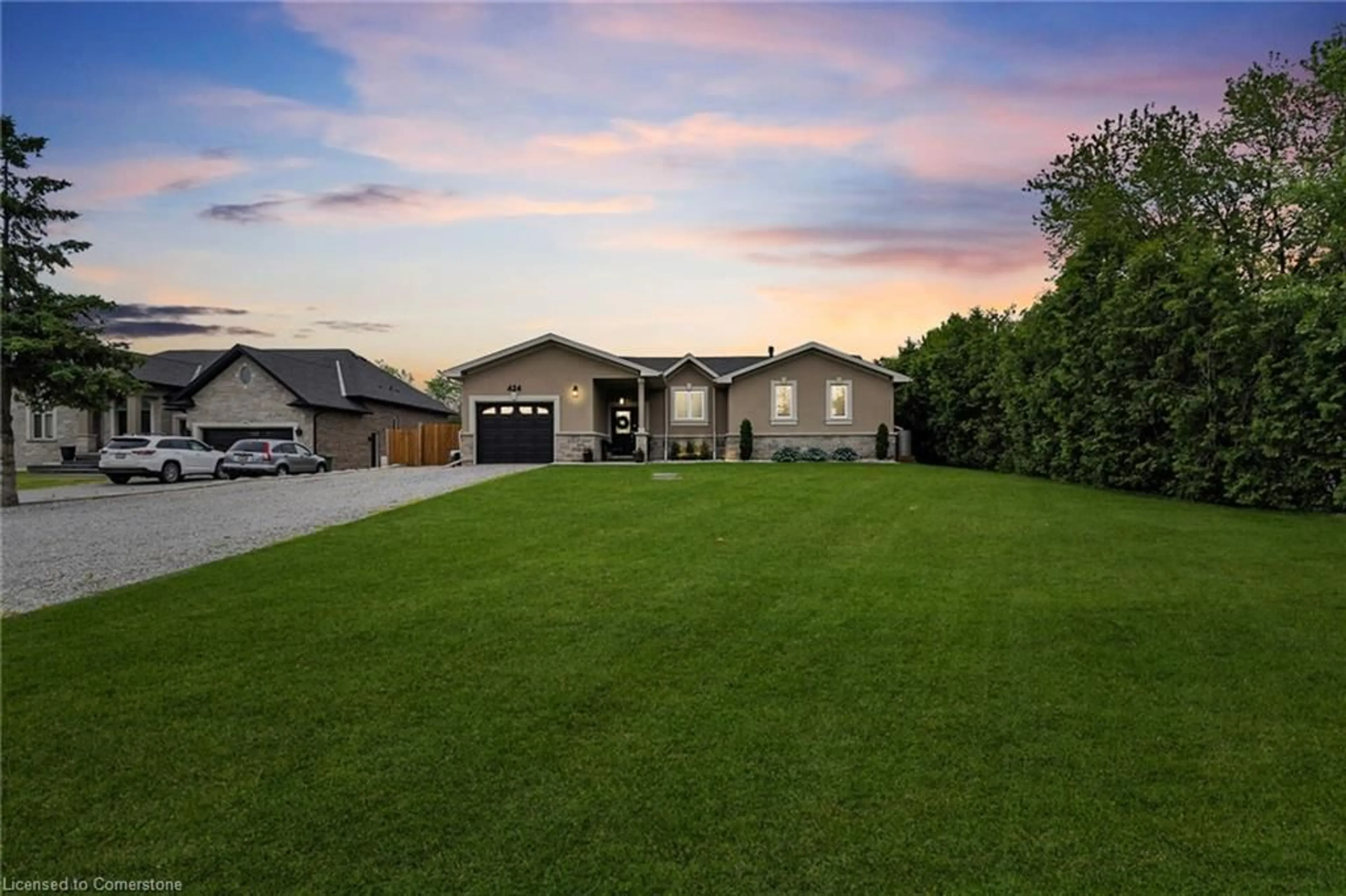 A pic from outside/outdoor area/front of a property/back of a property/a pic from drone, street for 424 Second Rd, Stoney Creek Ontario L8J 2X9