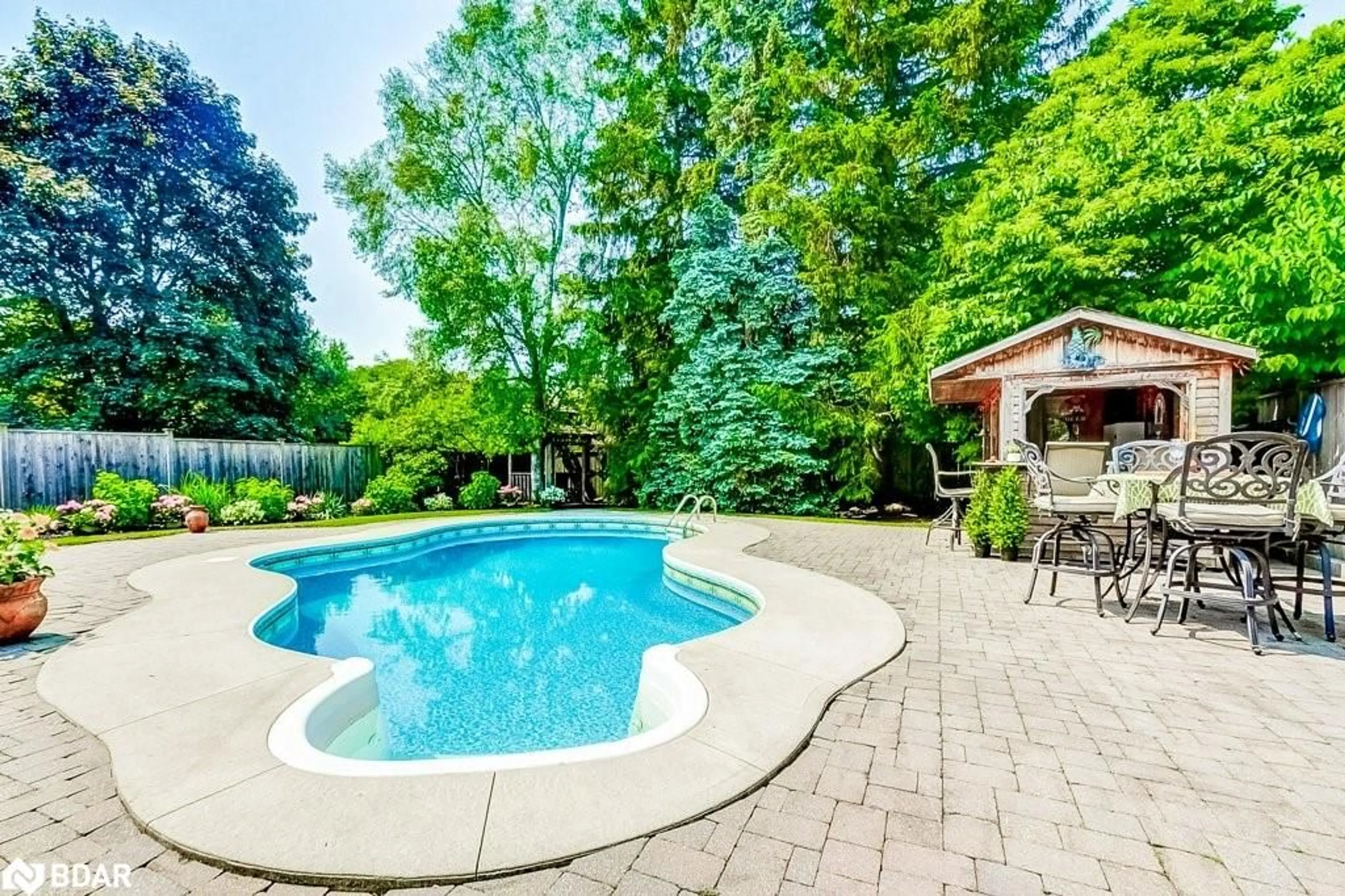 Pool for 748 Francis Rd, Burlington Ontario L7T 4A3