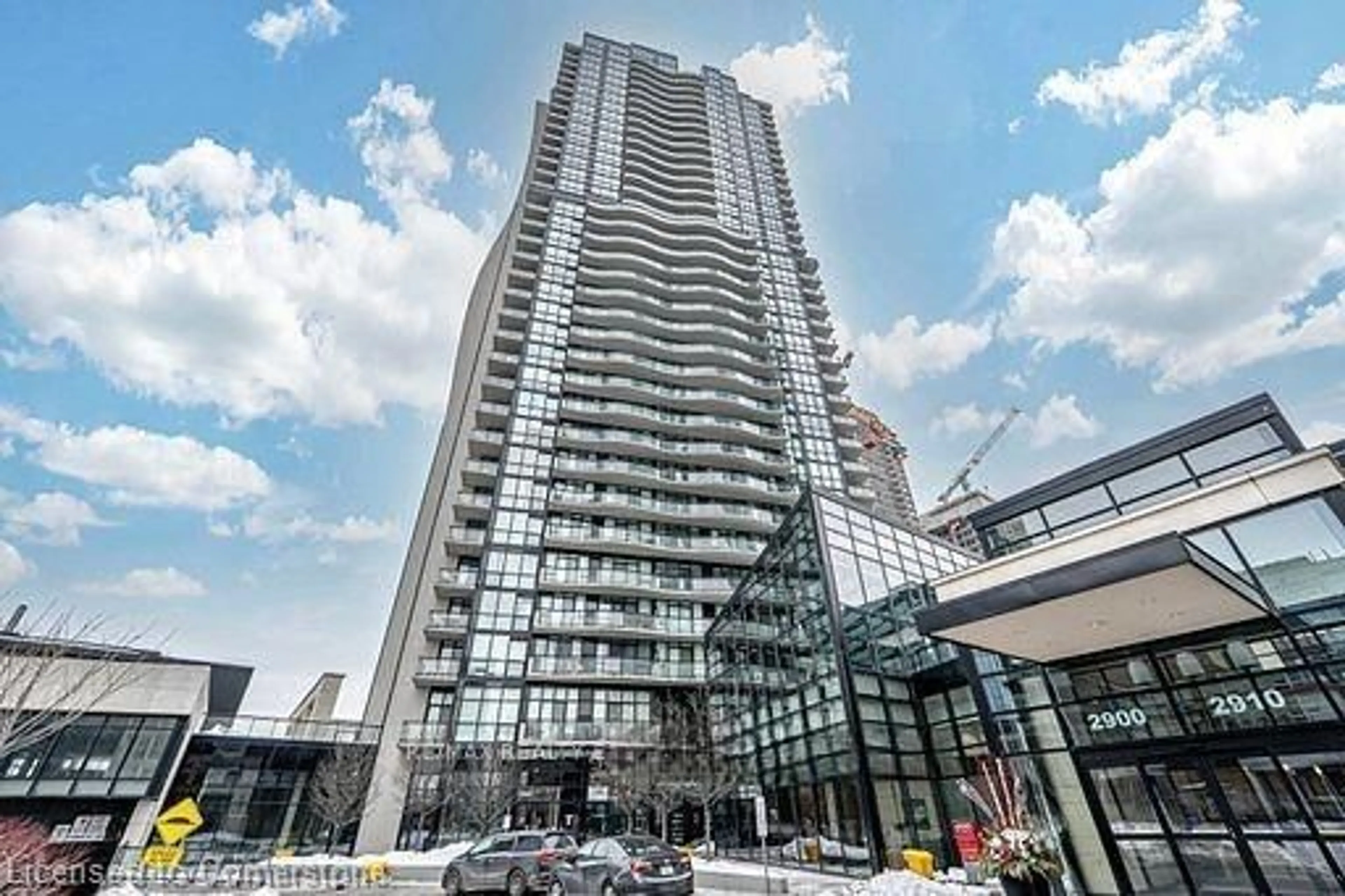 Indoor foyer for 2900 Highway 7 #206, Concord Ontario L4K 0G3