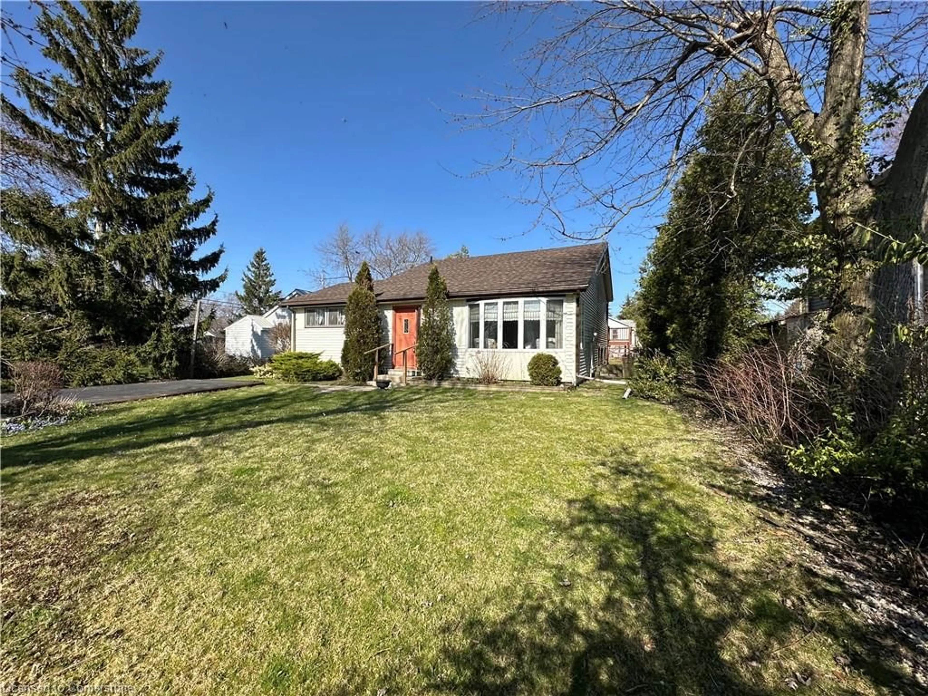 A pic from outside/outdoor area/front of a property/back of a property/a pic from drone, street for 44 Woodhouse Ave, Port Dover Ontario N0A 1N8