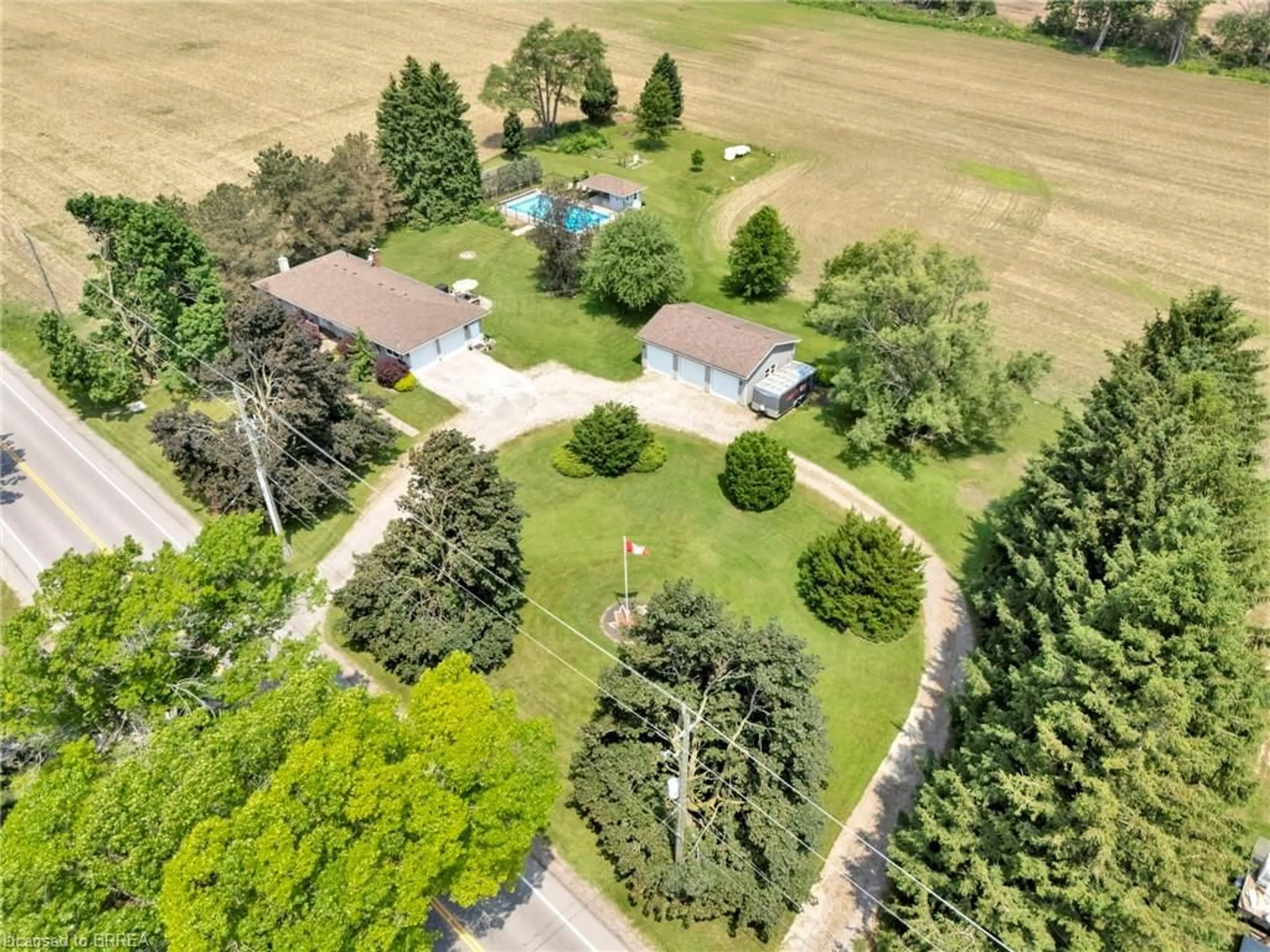 A pic from outside/outdoor area/front of a property/back of a property/a pic from drone, street for 325 Ellis Ave, Mount Pleasant Ontario N3T 5L5